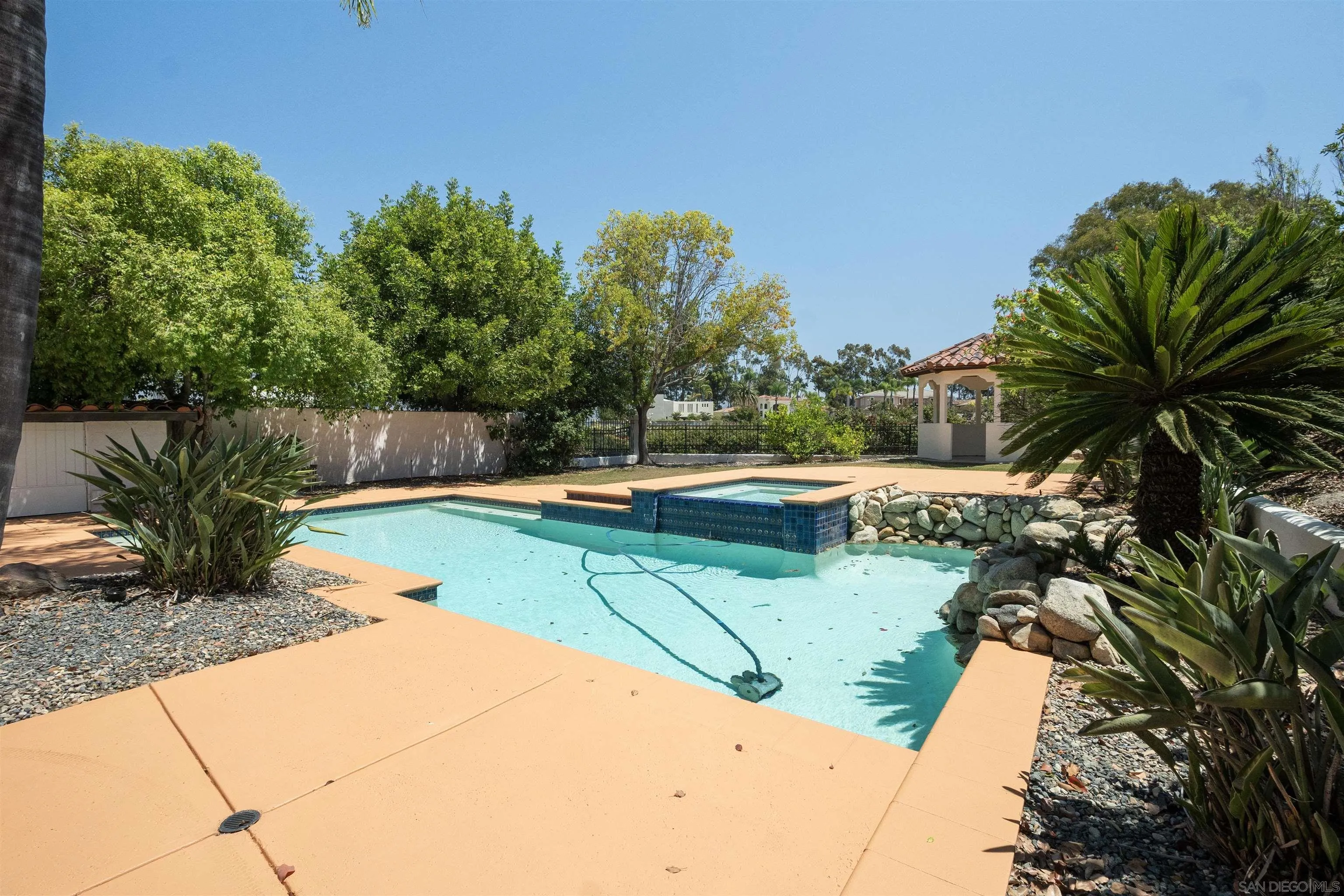 https://cdn.realtyfeed.com/cdn/127/250036596/54b65ea9196698a67139289c60fb5bd9.webp
