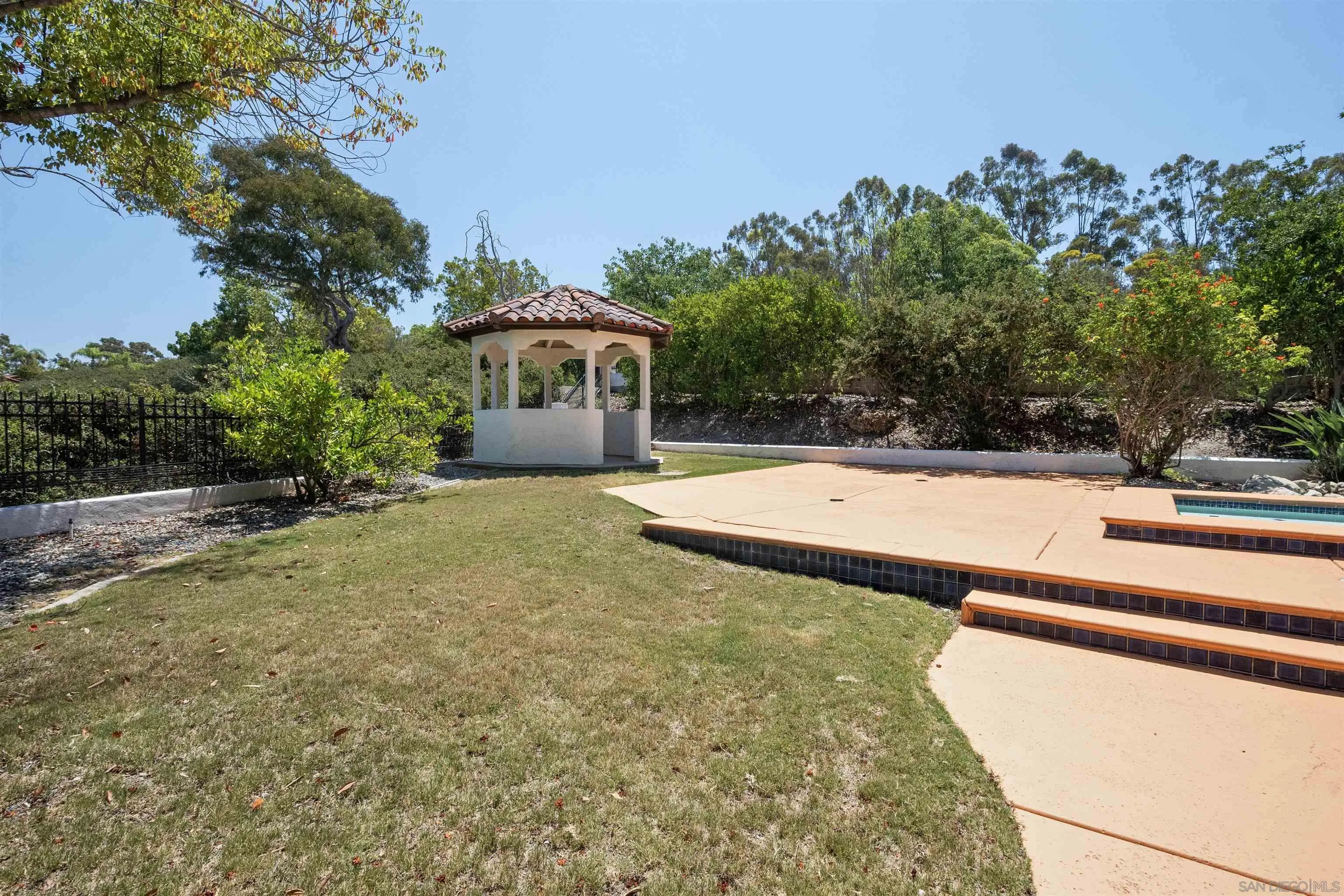 https://cdn.realtyfeed.com/cdn/127/250036596/9daec0df7845333f8d417b43b1eefd59.webp