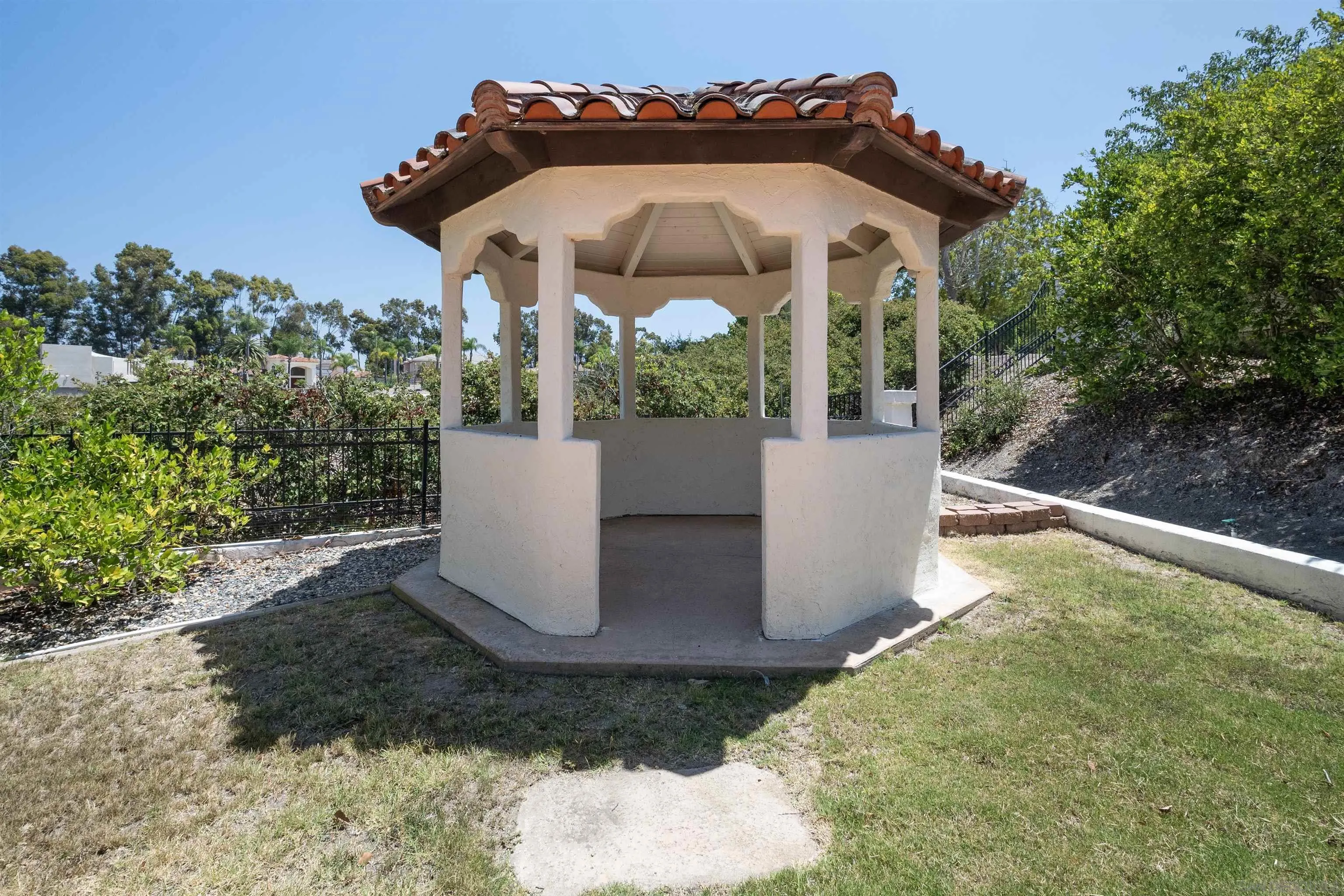 https://cdn.realtyfeed.com/cdn/127/250036596/b97884662e5adf40d03435350d7b5f9b.webp