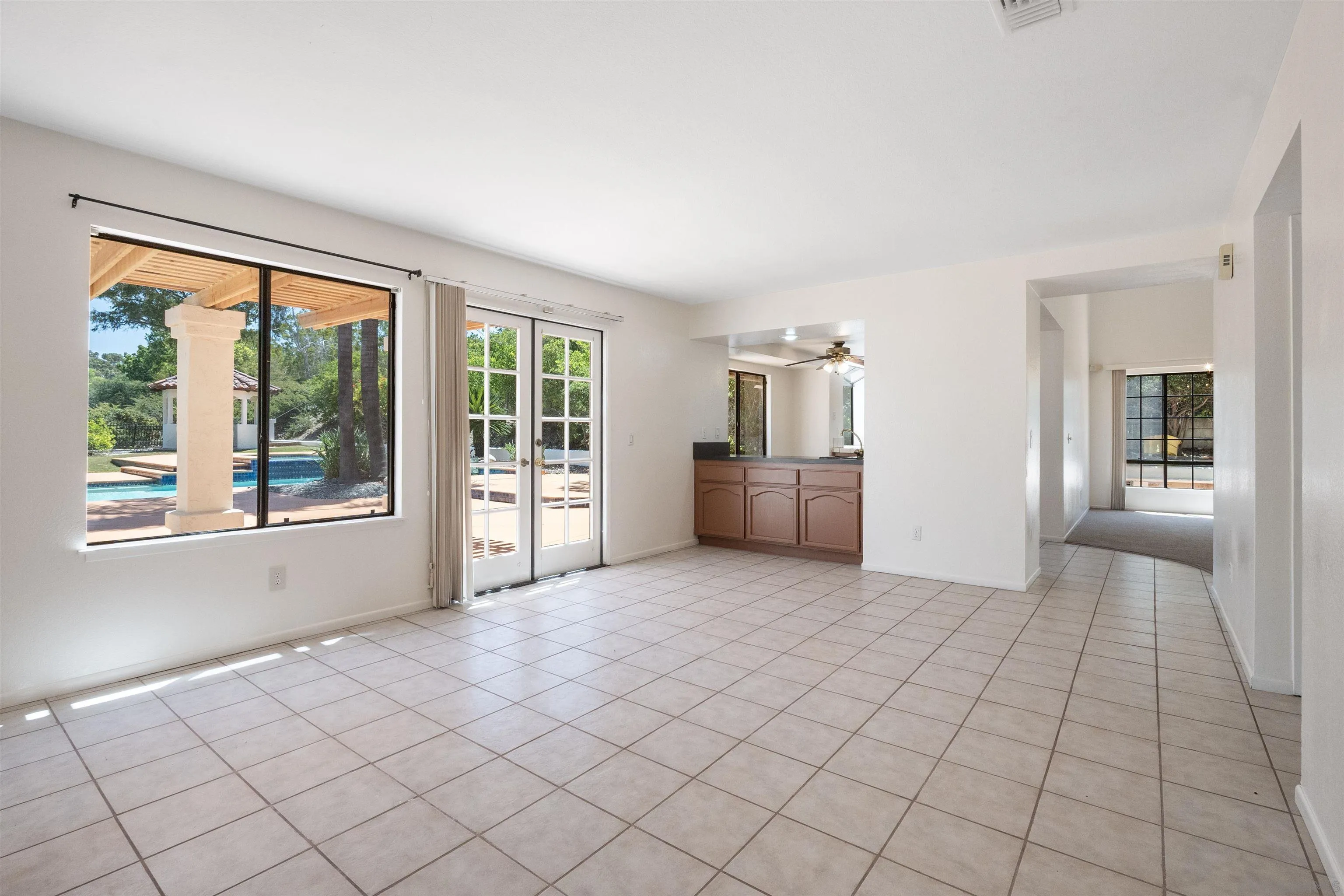 https://cdn.realtyfeed.com/cdn/127/250036596/e0852fe48de4b1a8d5549aee9c40d94e.webp