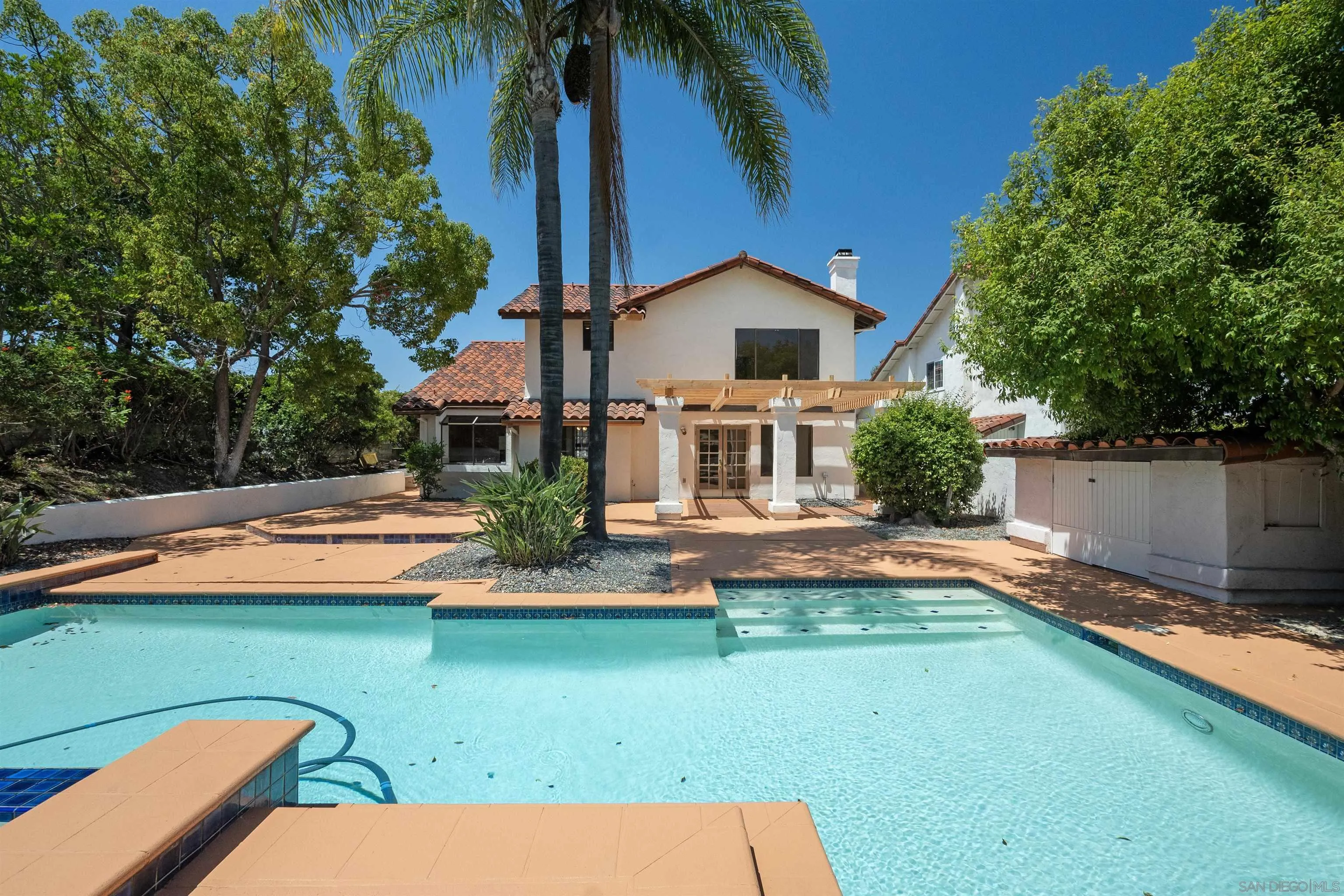 https://cdn.realtyfeed.com/cdn/127/250036596/e5451f6d081246bacb62cd045395c4eb.webp