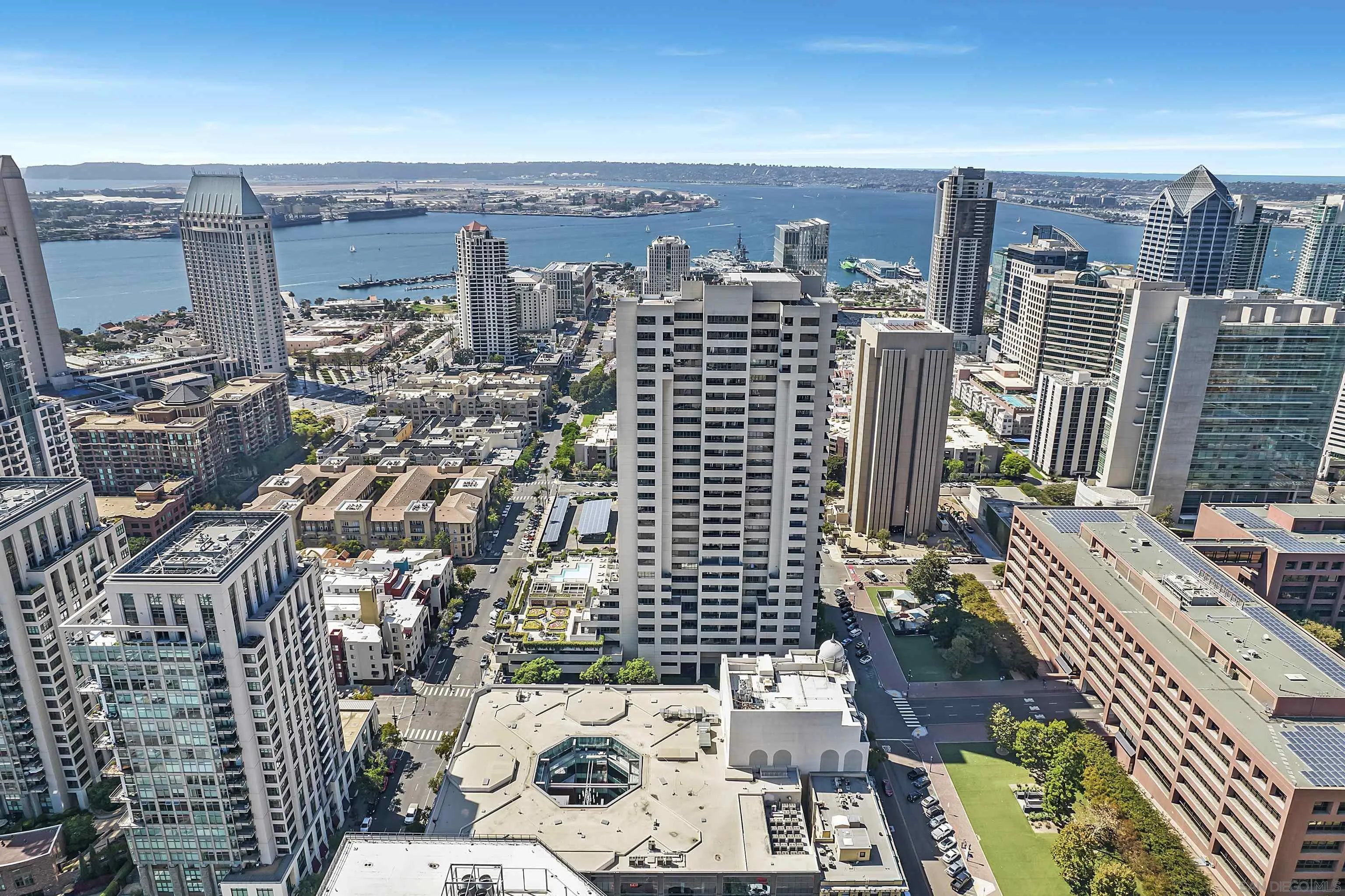 https://cdn.realtyfeed.com/cdn/127/250036599/66b884aba1e7f1f00b27090cfaf6ca58.webp