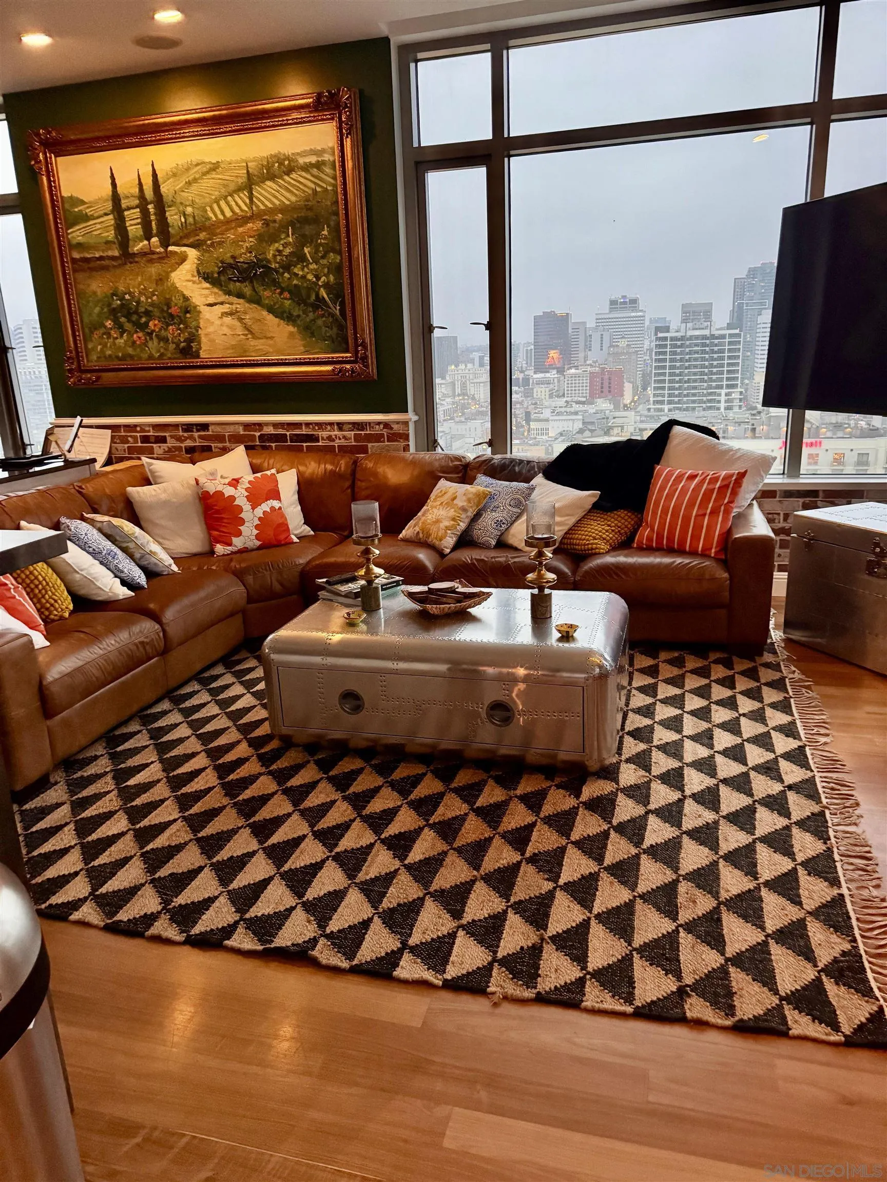 https://cdn.realtyfeed.com/cdn/127/250036609/01e35a317368684b0908fd9bae0a01c9.webp