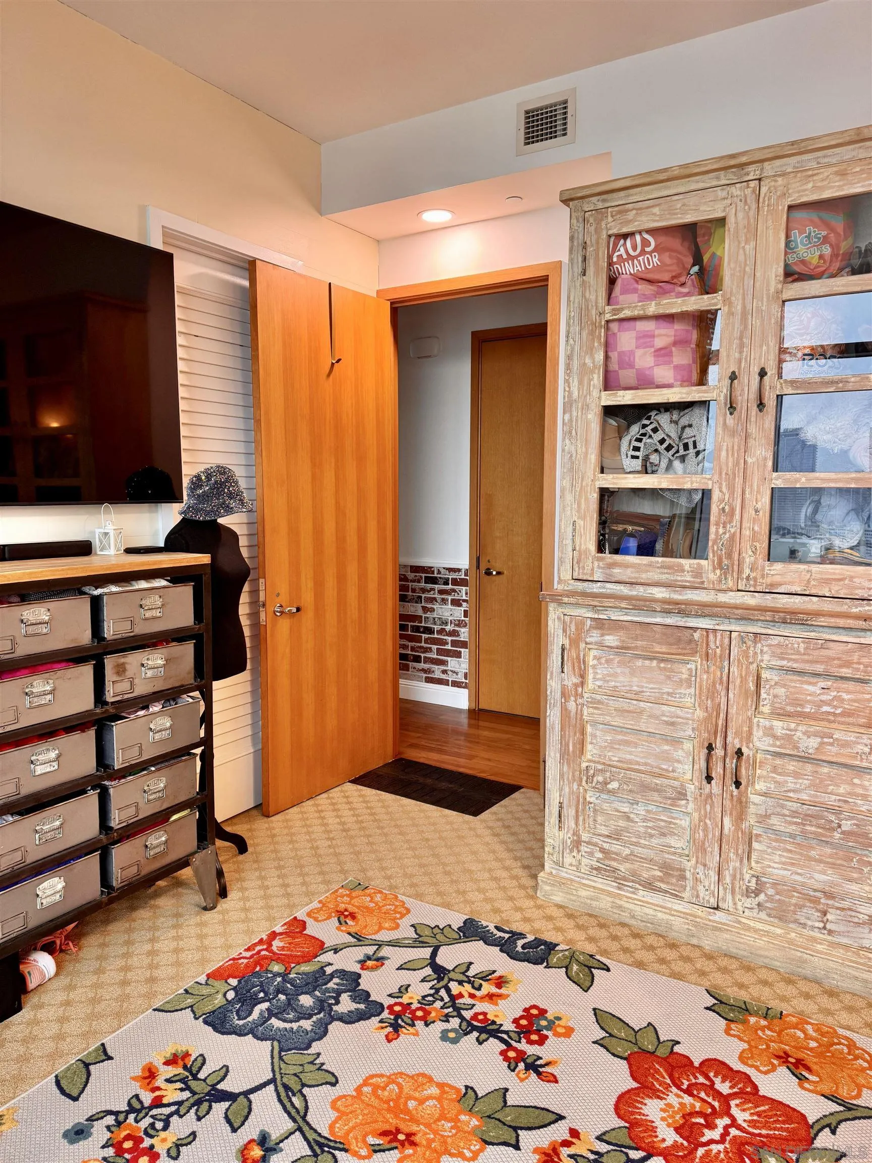 https://cdn.realtyfeed.com/cdn/127/250036609/30253b128acb9ac9256084d09345132a.webp