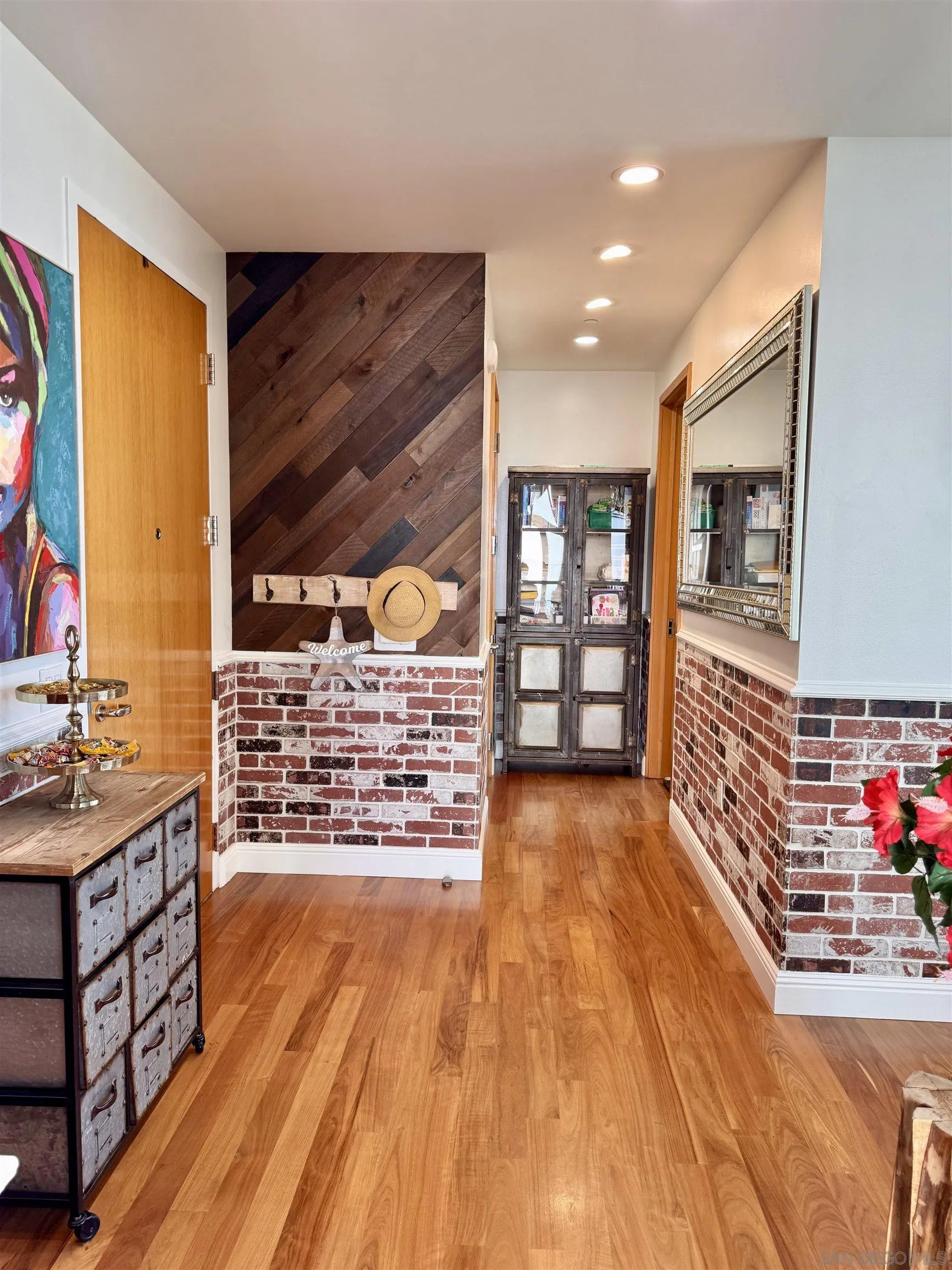 https://cdn.realtyfeed.com/cdn/127/250036609/989d12d9e8ba8e0bb08577bbfcf5a49e.webp
