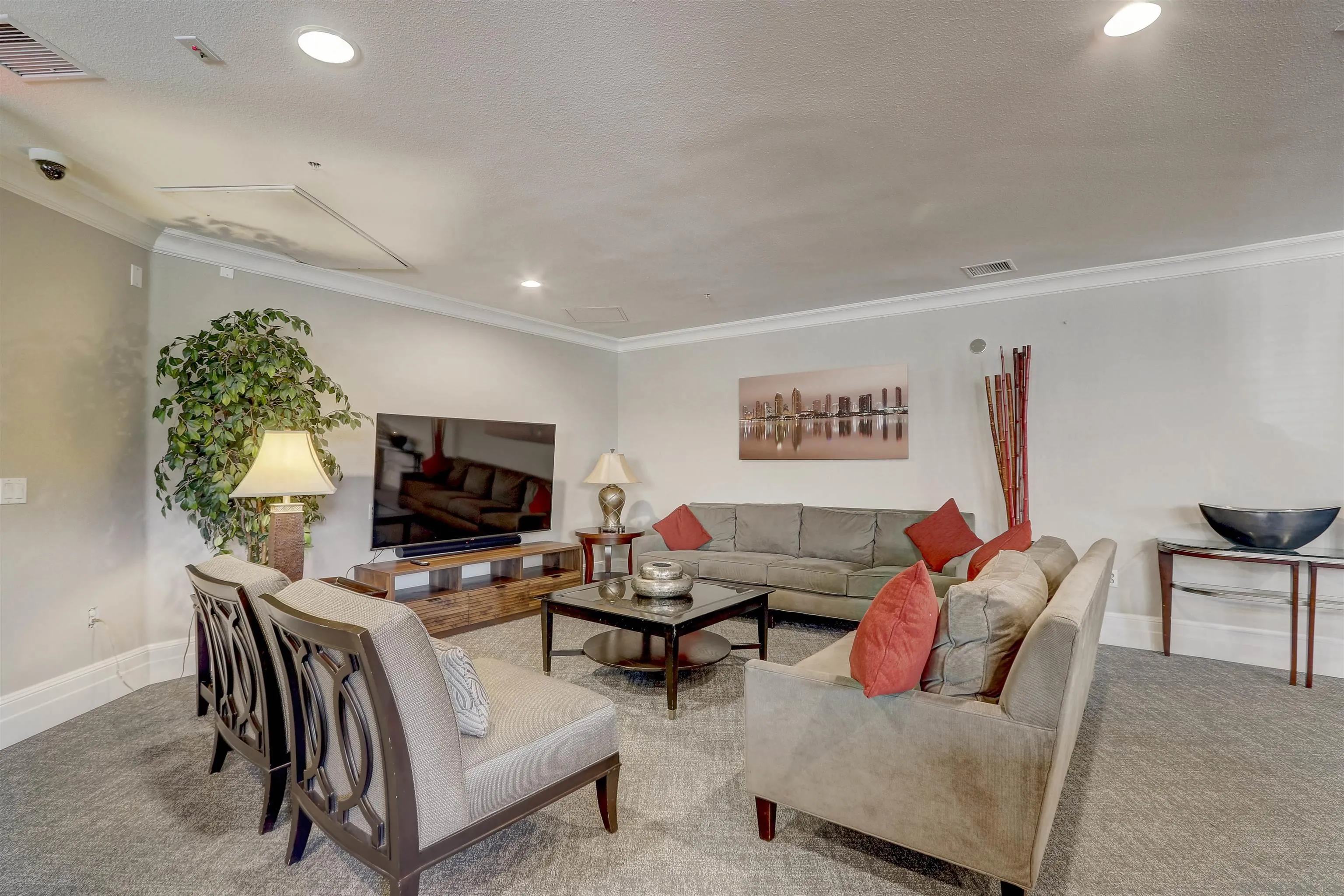 https://cdn.realtyfeed.com/cdn/127/250036611/2a0ddd7050143f287f26d7acc939639a.webp
