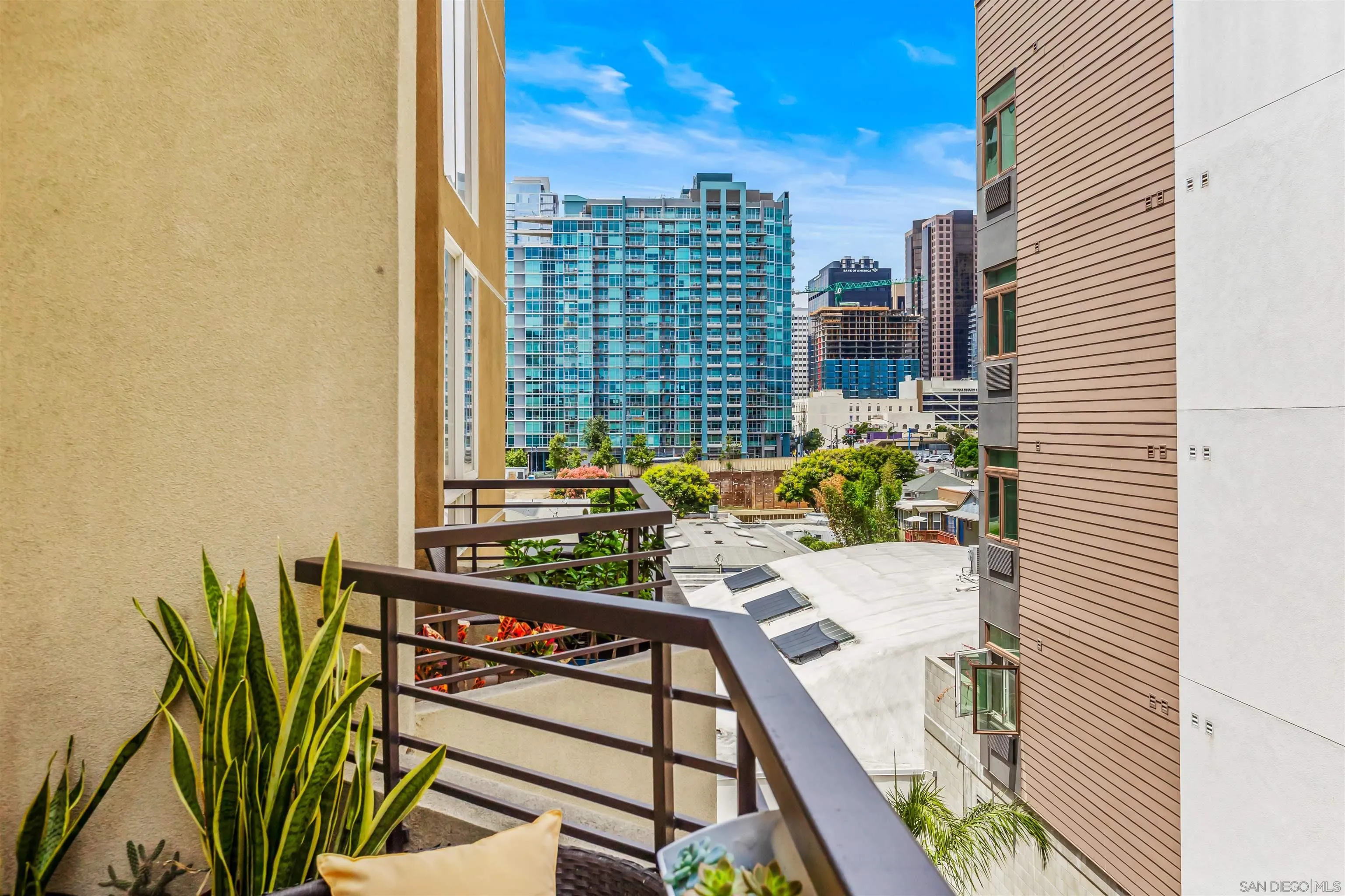 https://cdn.realtyfeed.com/cdn/127/250036611/62c2ce7dfdcab15dbe4b0dbffa7abea5.webp