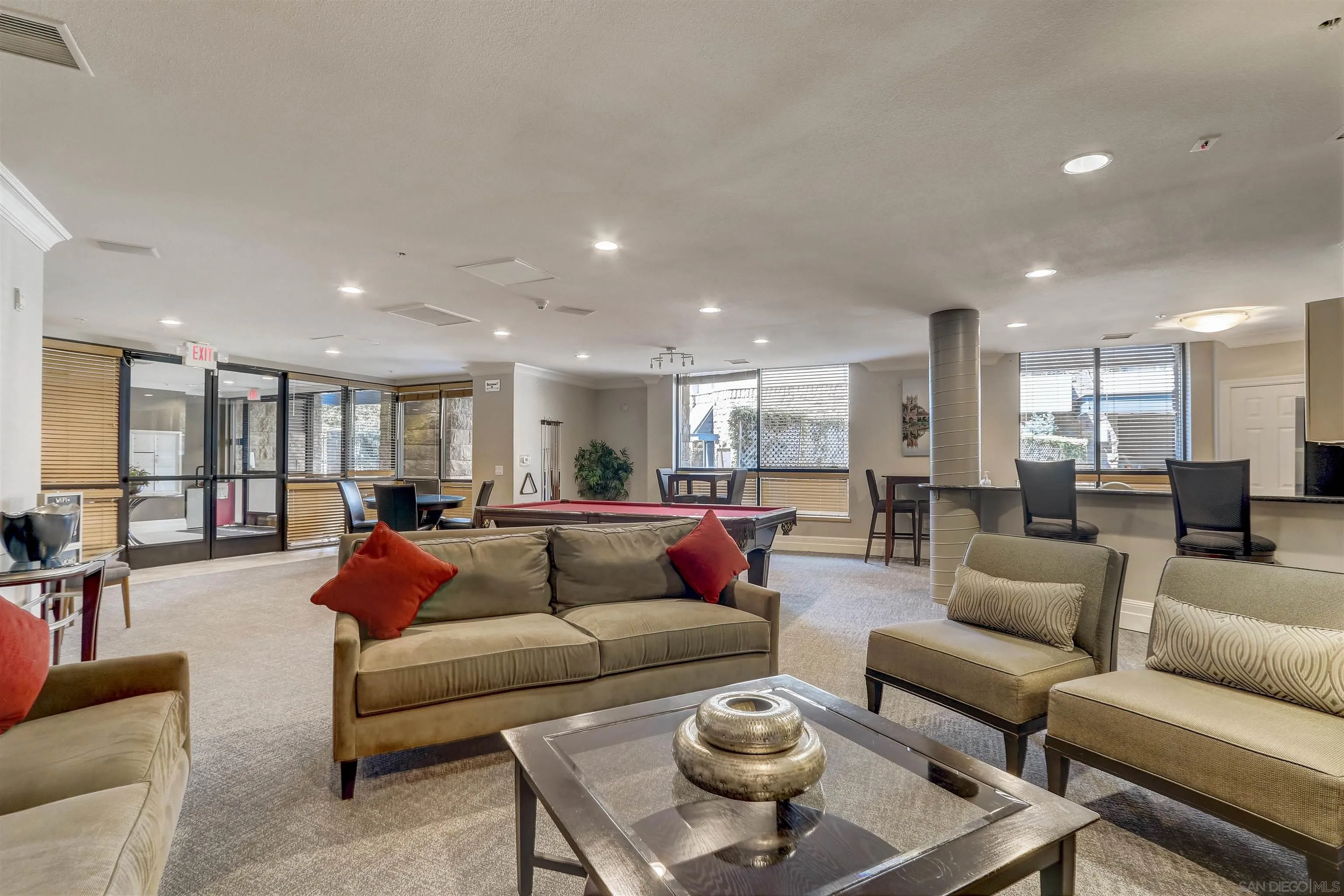 https://cdn.realtyfeed.com/cdn/127/250036611/76aa30e57c4a942bd71df8c21d911f9d.webp