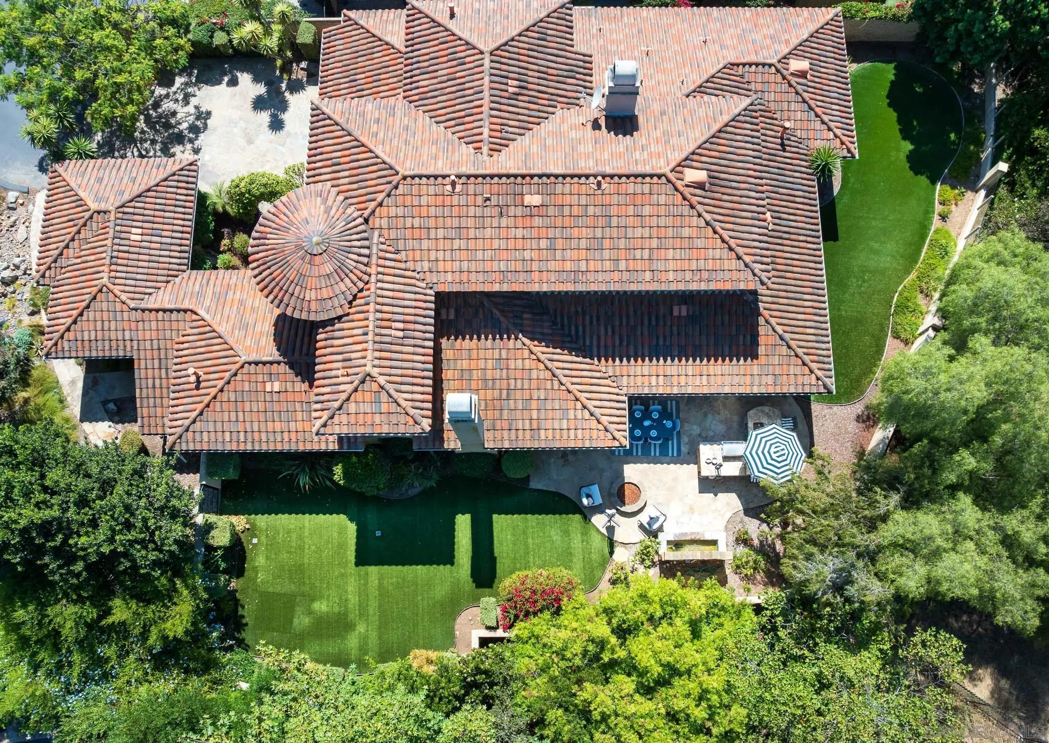 https://cdn.realtyfeed.com/cdn/127/250036619/047aa68e233407d5bb6de62ff8a5fee9.webp