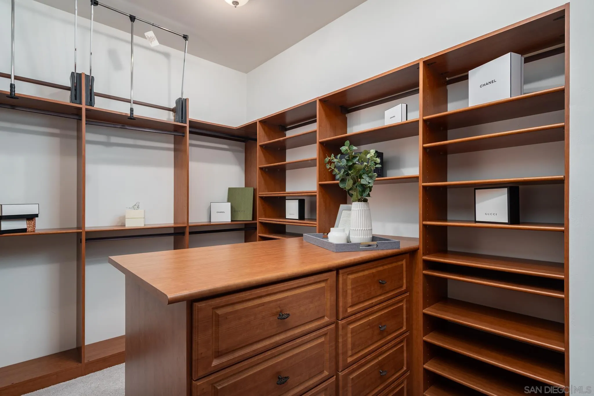 https://cdn.realtyfeed.com/cdn/127/250036619/4420e7d967957ba945000d236815d1c3.webp