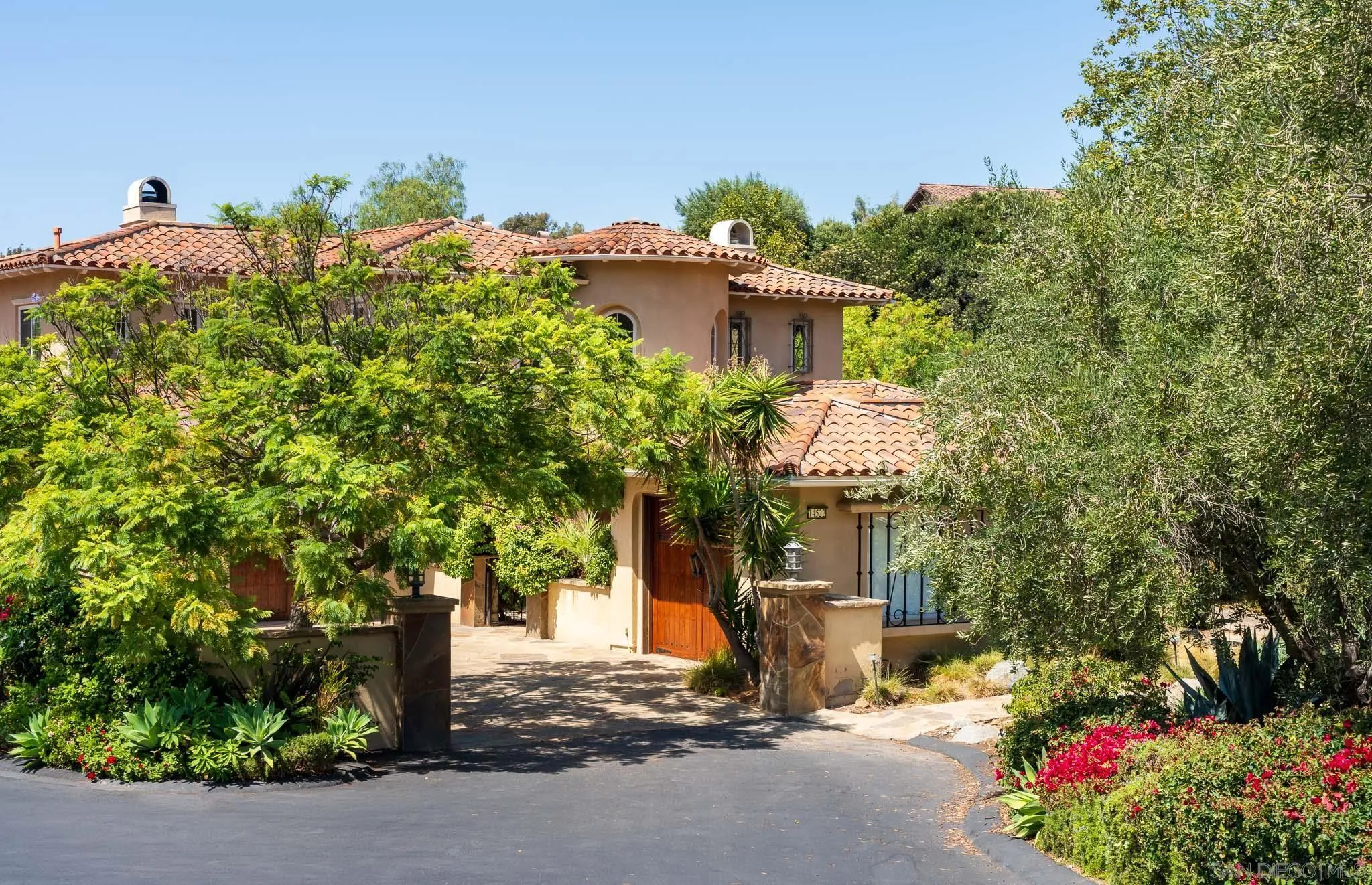 https://cdn.realtyfeed.com/cdn/127/250036619/d93c50b09af0ba04c0c2a777185afd6e.webp