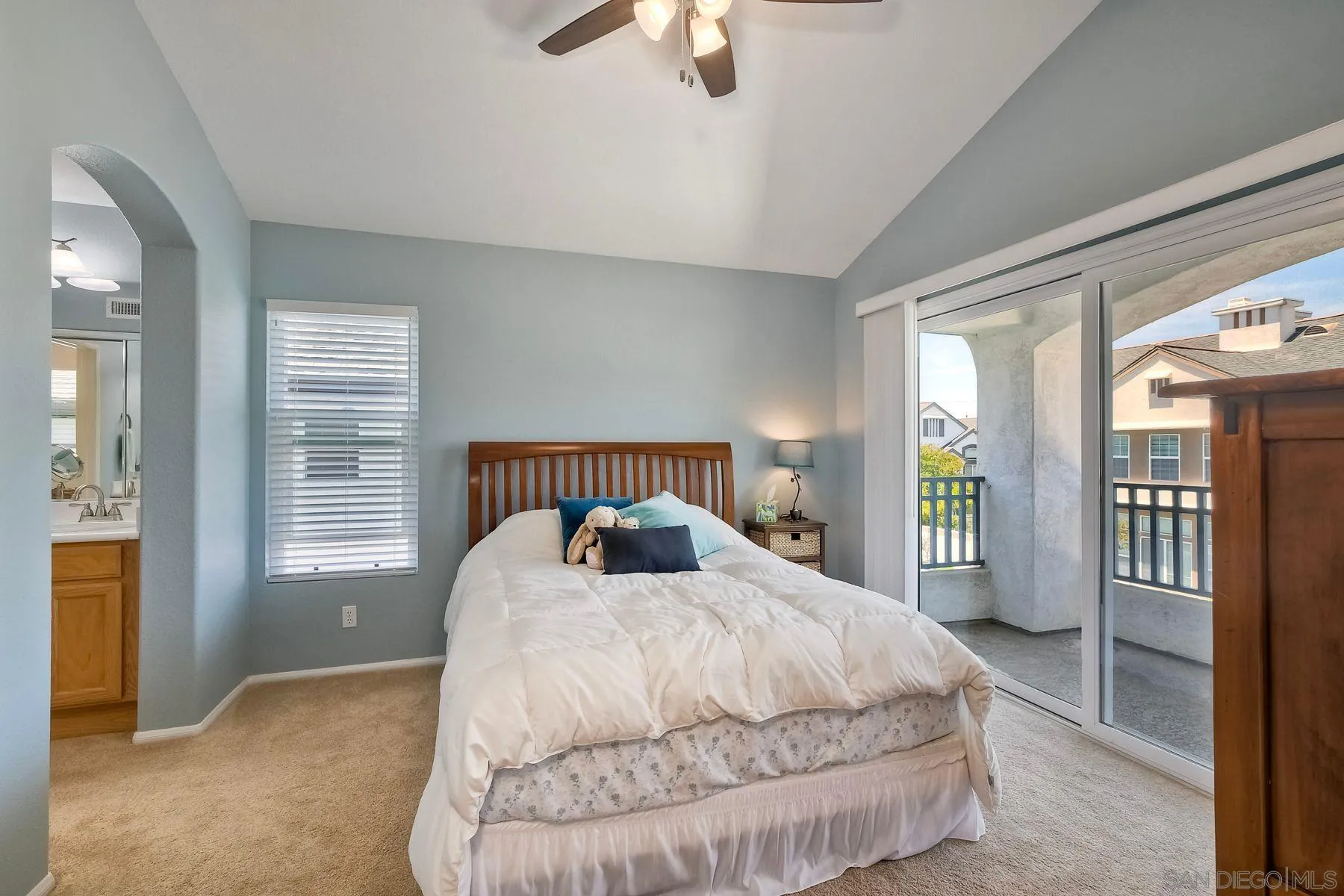 https://cdn.realtyfeed.com/cdn/127/250036622/ce2be8bee6f155314e5fd88ea904b458.webp