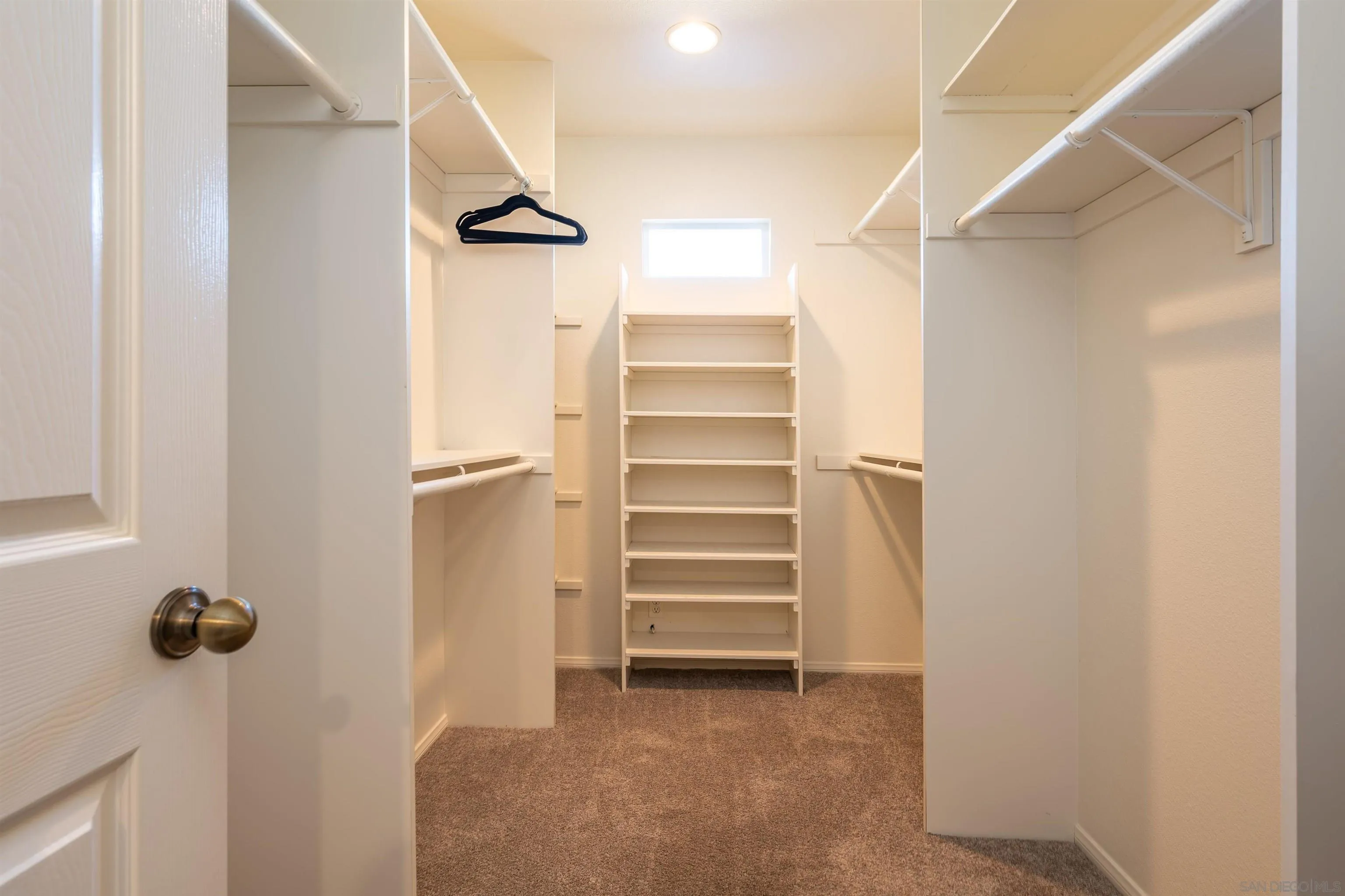 https://cdn.realtyfeed.com/cdn/127/250036625/077751b7e85aac5839f7fa510c0aaf5d.webp