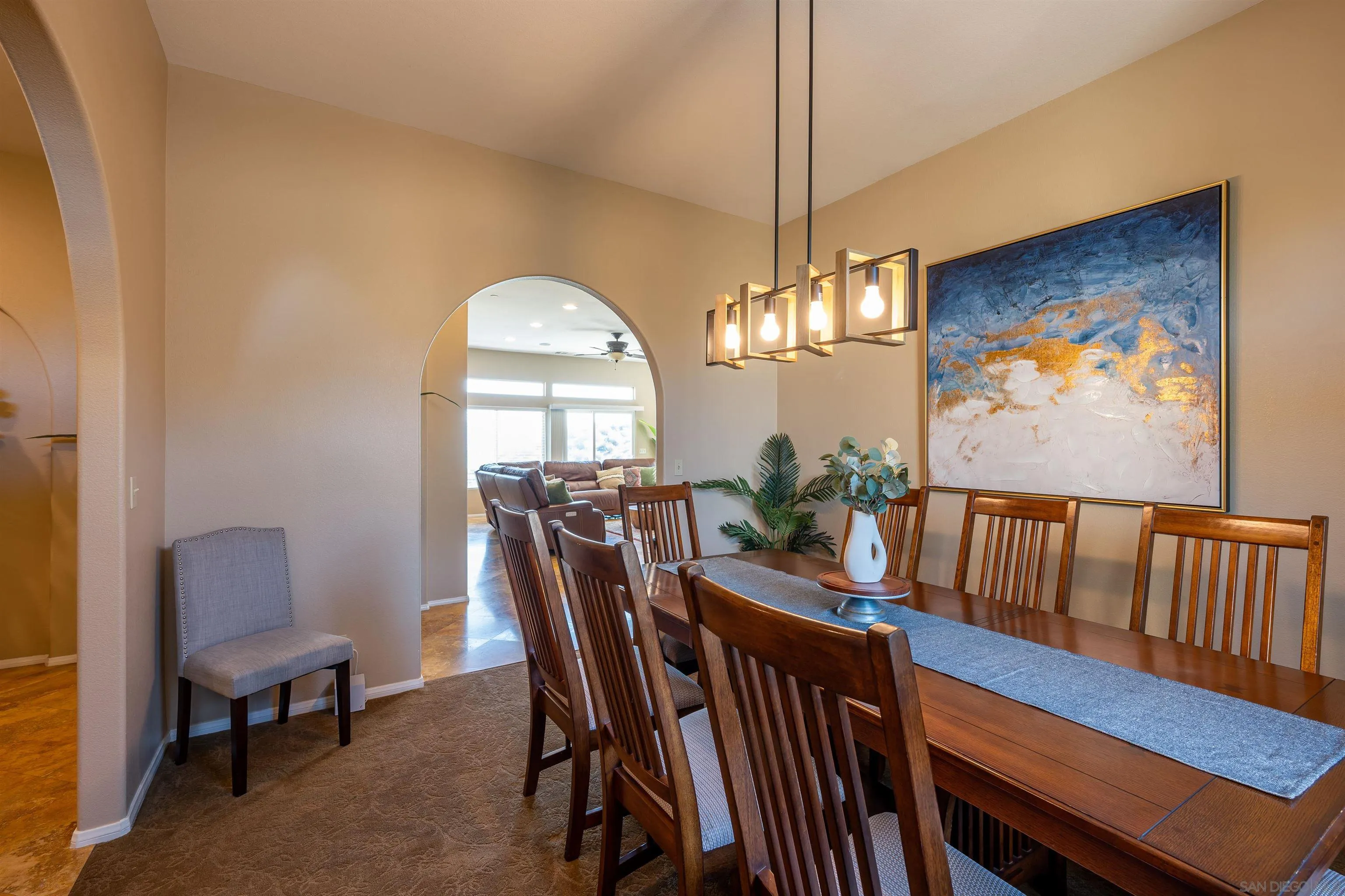 https://cdn.realtyfeed.com/cdn/127/250036625/27f0a4adb512de4ba1d4a846e46b4a71.webp