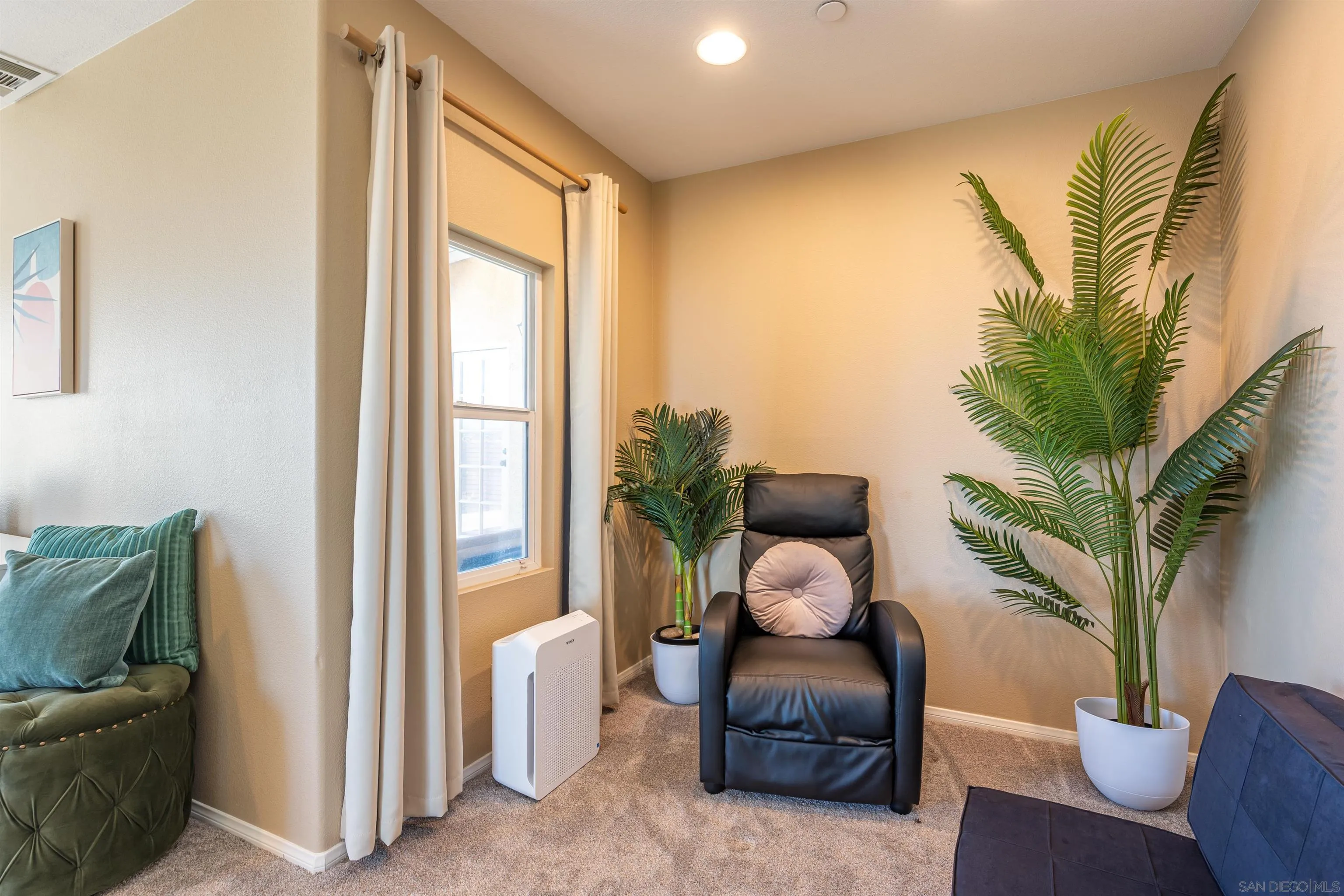 https://cdn.realtyfeed.com/cdn/127/250036625/2bf47d4b8a8c01fa40676539aa887e07.webp