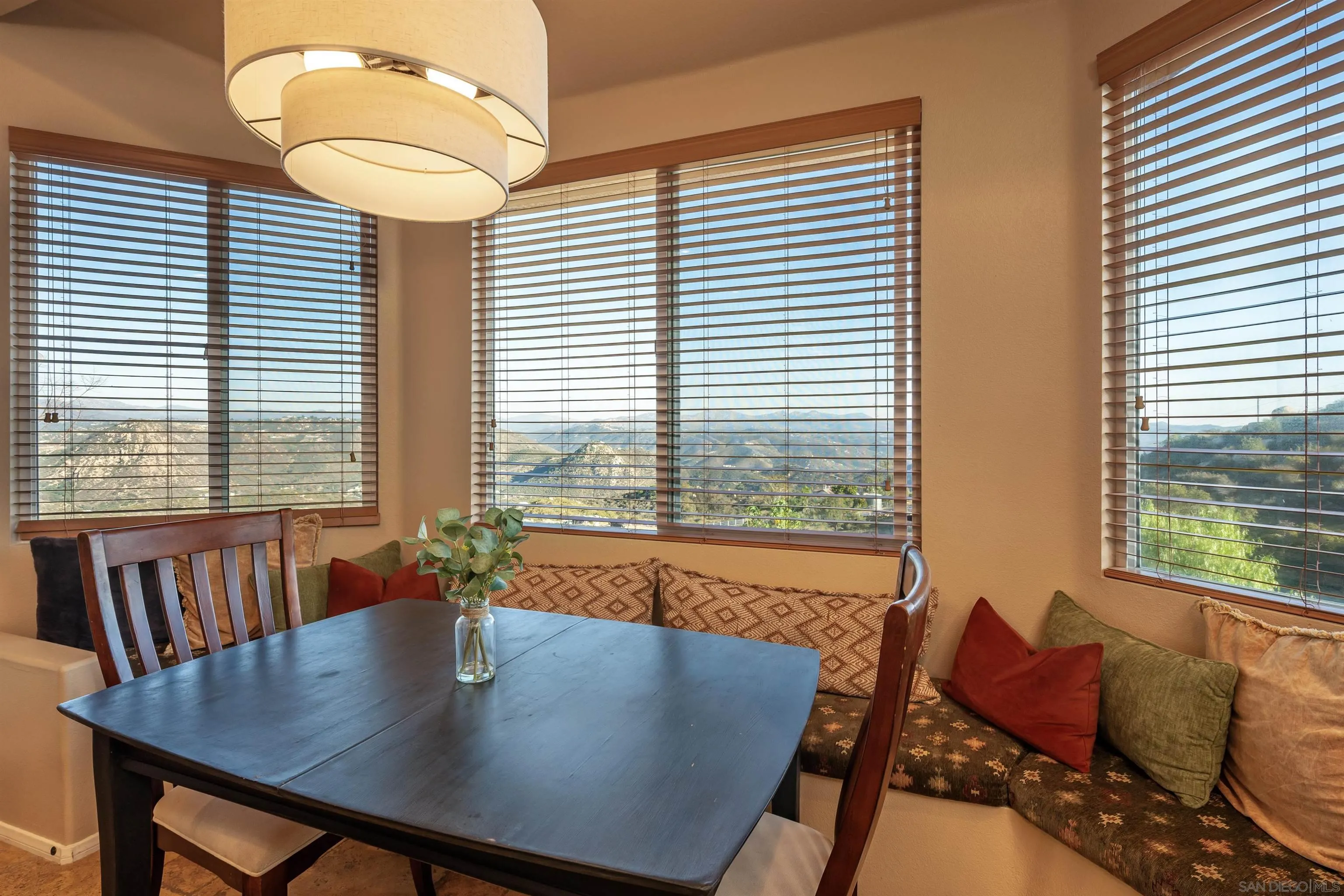 https://cdn.realtyfeed.com/cdn/127/250036625/435b7a1969a2c71a523c57e7eed5965b.webp