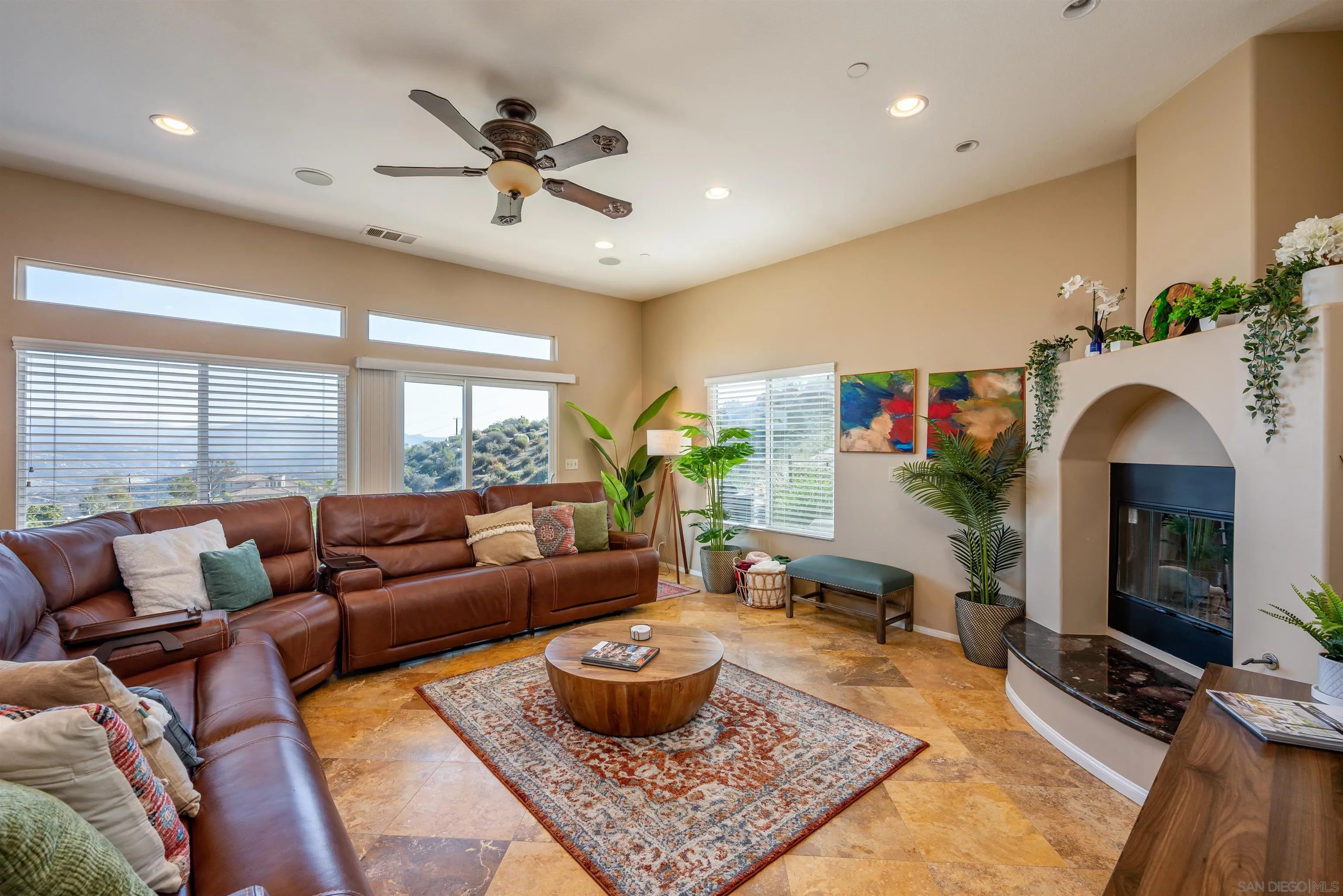 https://cdn.realtyfeed.com/cdn/127/250036625/6c8ed3930a624fd306f6c2376bad5a51.webp