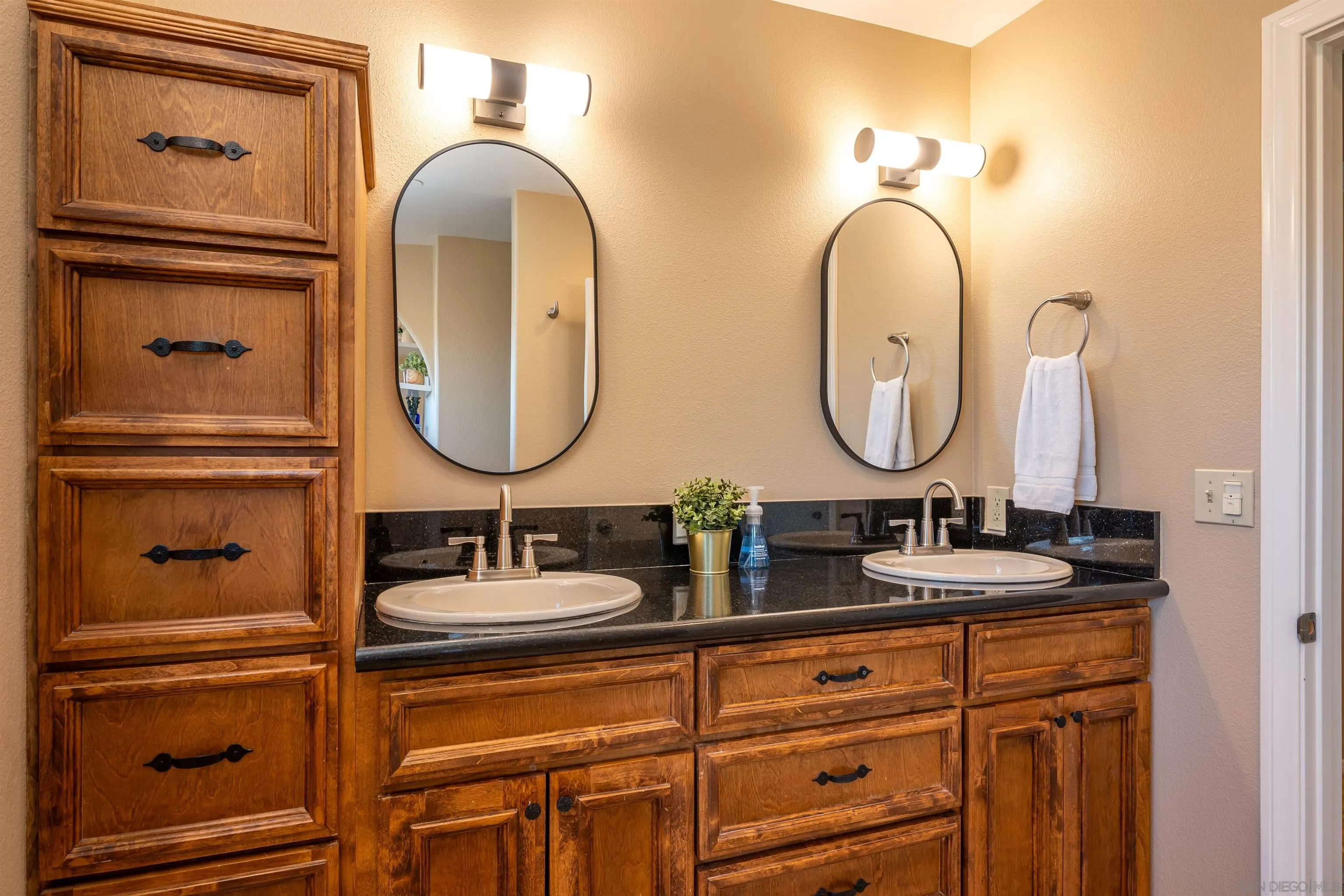 https://cdn.realtyfeed.com/cdn/127/250036625/7d0308417b826c6aedeed65b5fc39841.webp