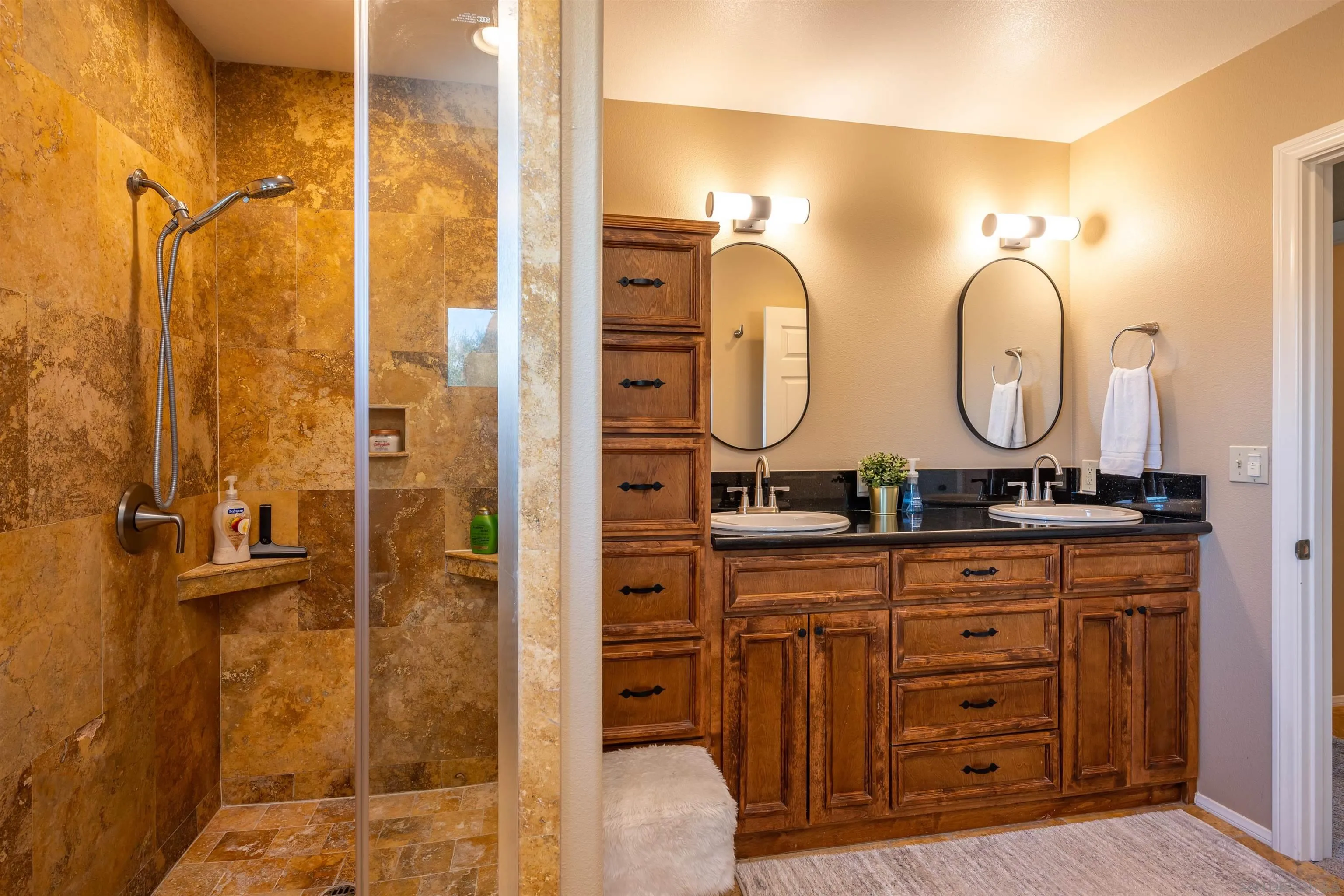 https://cdn.realtyfeed.com/cdn/127/250036625/8df4c778ceb8e036bd8cd9a0525716bc.webp