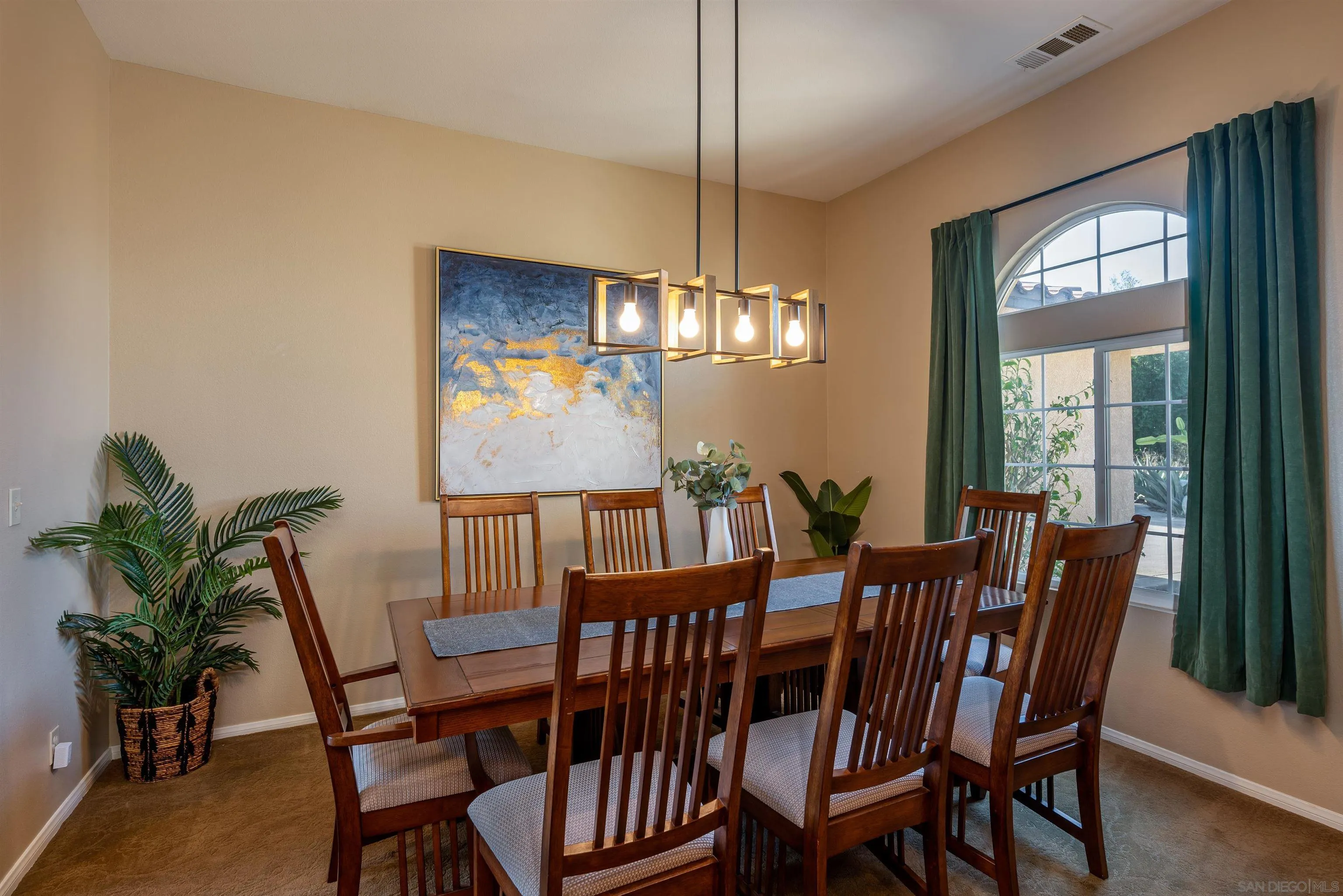 https://cdn.realtyfeed.com/cdn/127/250036625/a55196110280c25c80615de1e5e5638f.webp