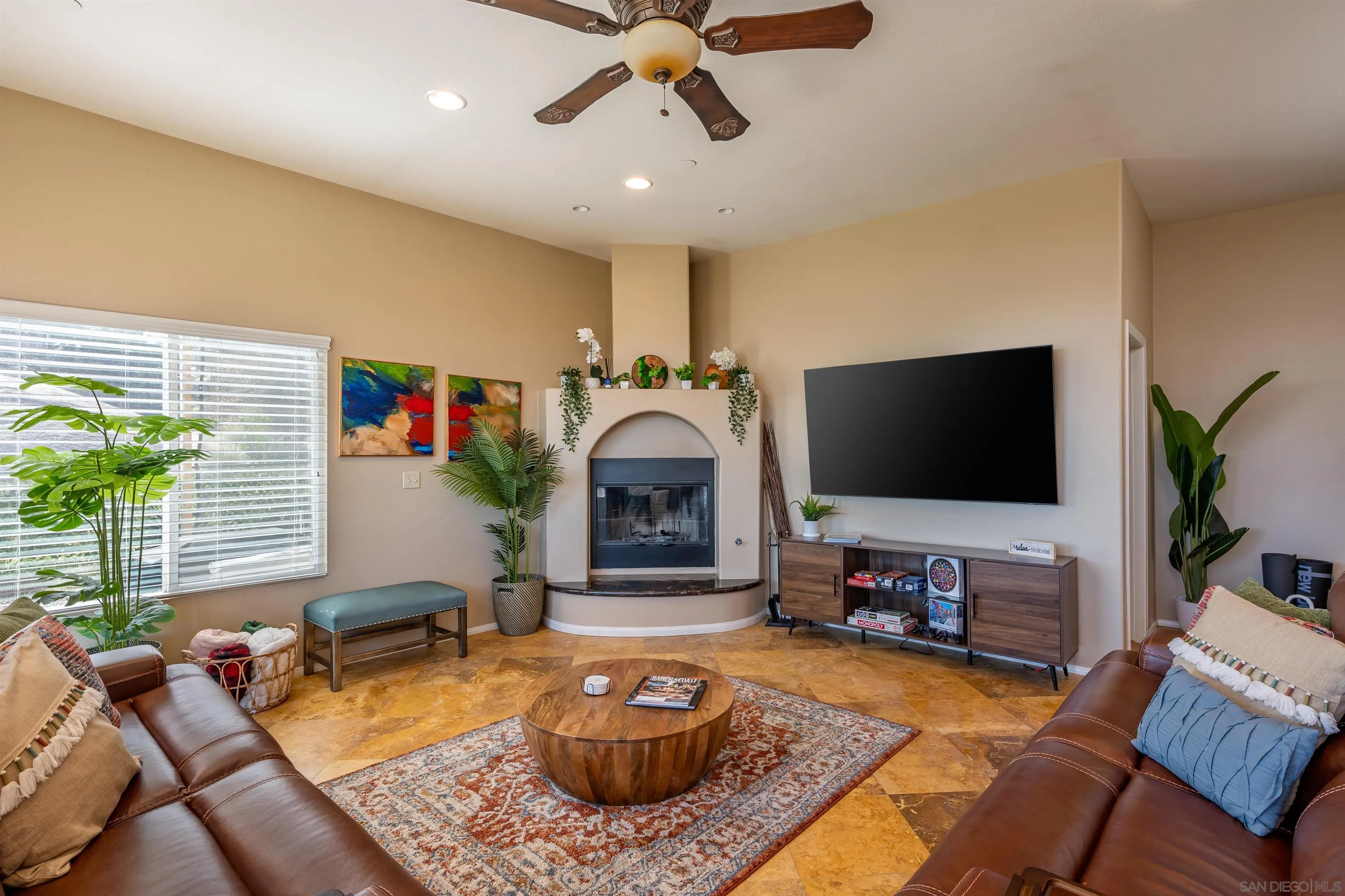 https://cdn.realtyfeed.com/cdn/127/250036625/abdb7e0f6ee0becb94ab459a0cda550c.webp