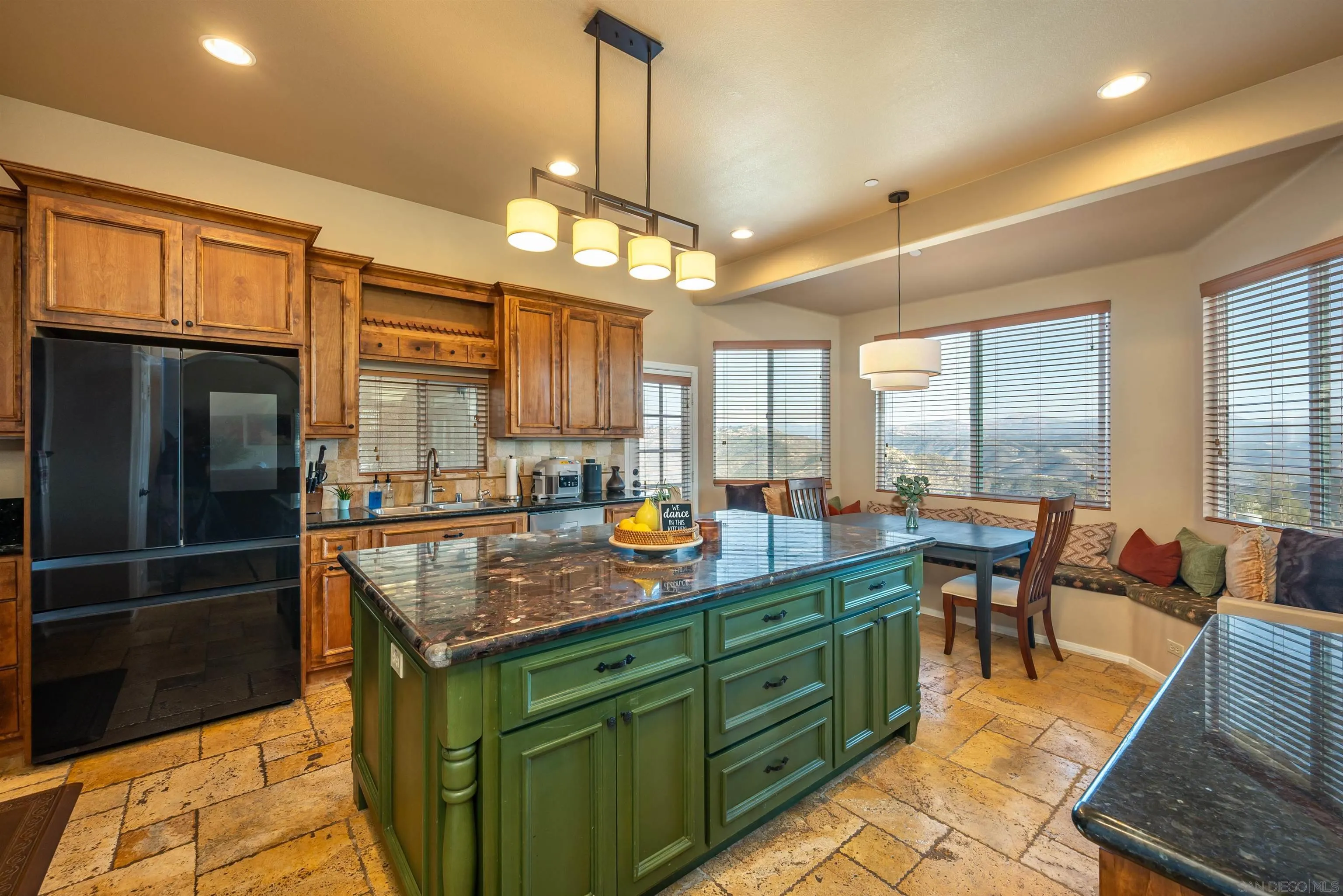 https://cdn.realtyfeed.com/cdn/127/250036625/af4847ae2ffbf6a1a3bed0e5d8f3b9a5.webp