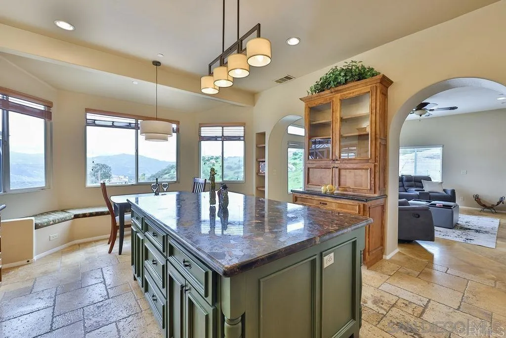 https://cdn.realtyfeed.com/cdn/127/250036625/cdbd85ce2972745016846e03e911c581.webp