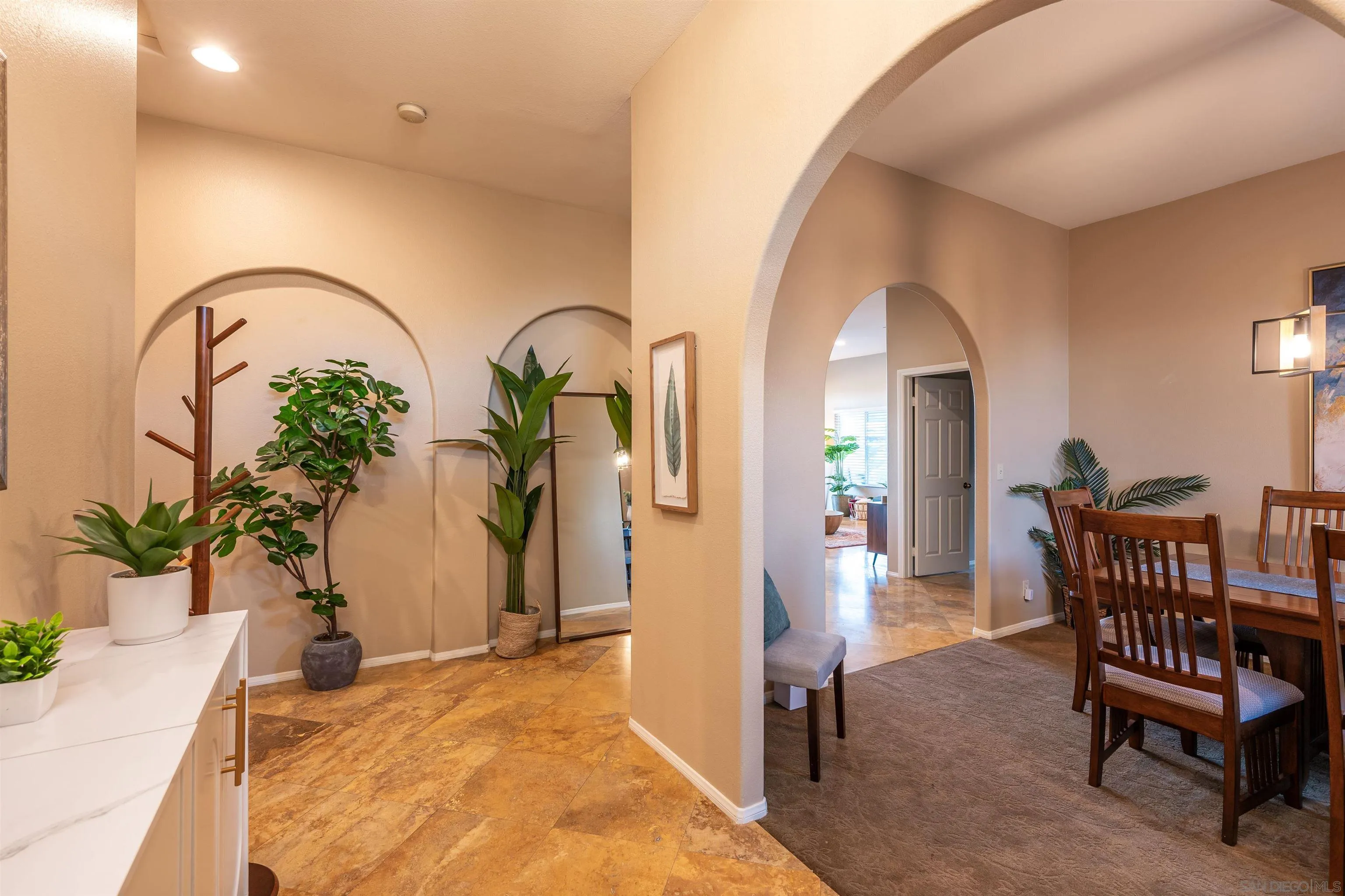 https://cdn.realtyfeed.com/cdn/127/250036625/ec19e5f9d973d5e3d496ec71aaee6107.webp