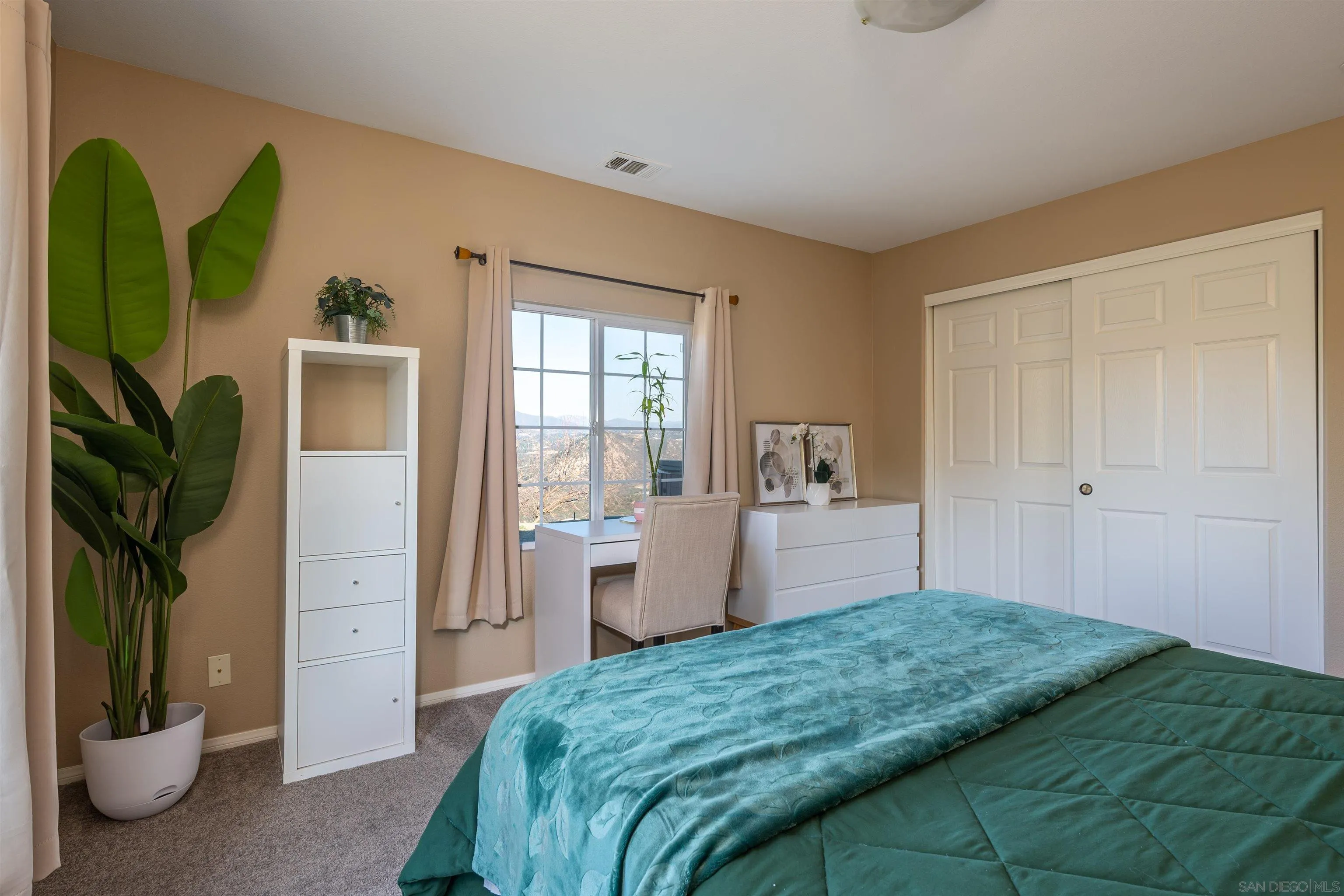 https://cdn.realtyfeed.com/cdn/127/250036625/f1027f310d00f1f2510b7daaa65af302.webp