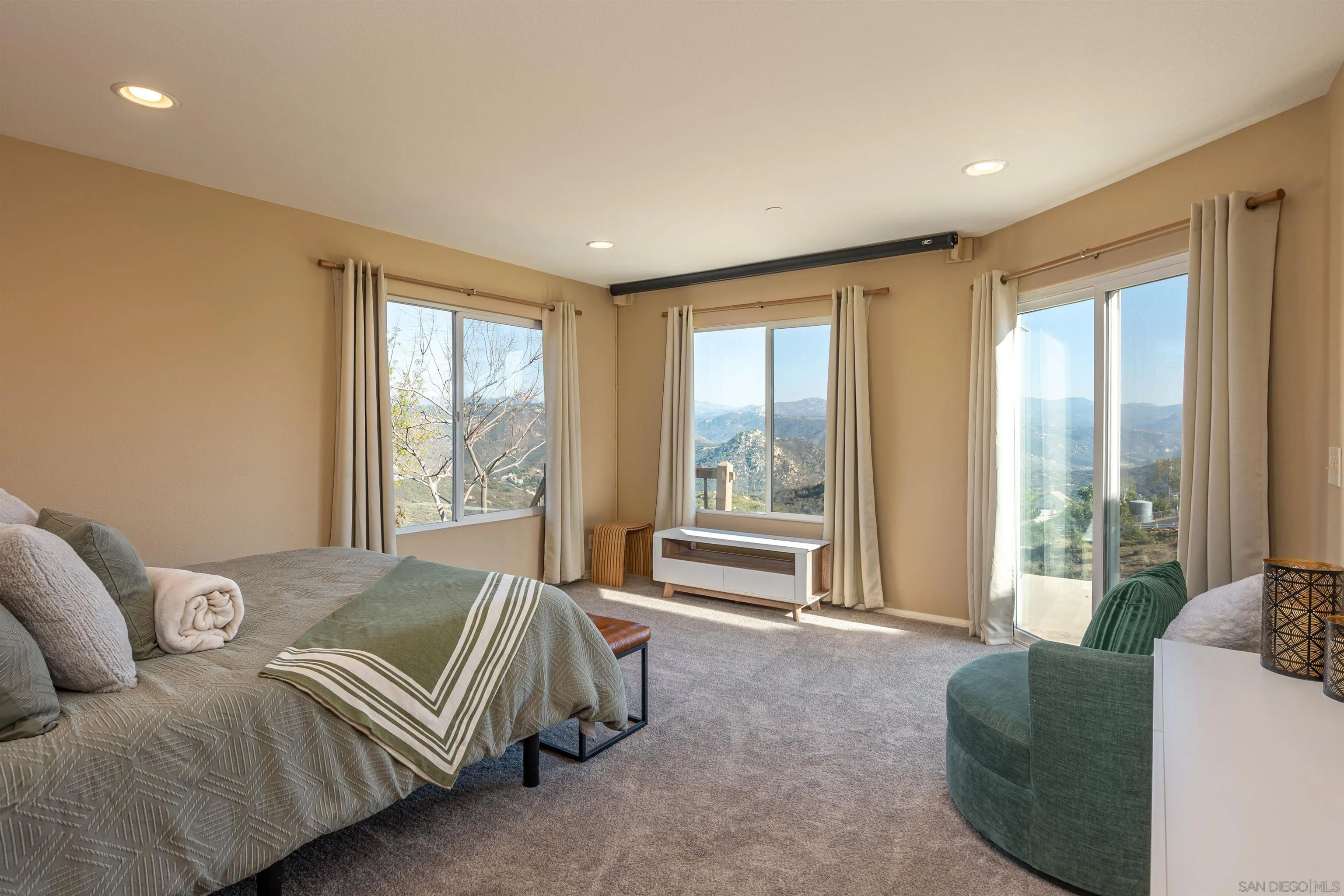 https://cdn.realtyfeed.com/cdn/127/250036625/f815d20430702d731746b68787e4f5b5.webp