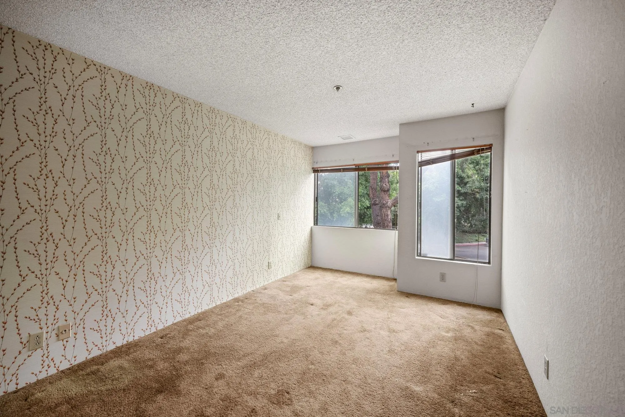 https://cdn.realtyfeed.com/cdn/127/250036626/1dca9467887f43e4f395addcce739be8.webp