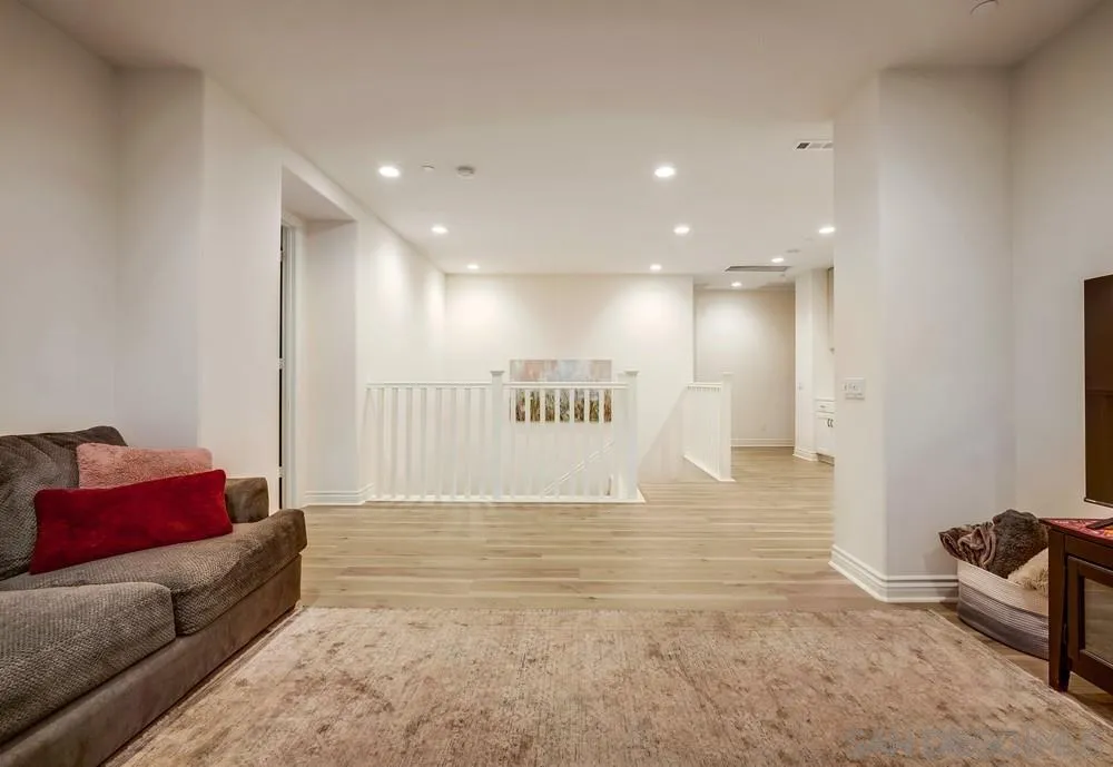 https://cdn.realtyfeed.com/cdn/127/250036627/3ec3baac7b0d830cf08dc997eff52e74.webp