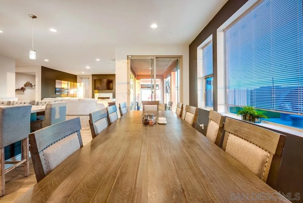 https://cdn.realtyfeed.com/cdn/127/250036627/dc099f4b8d1a8b277fd9100dcfca9553.webp