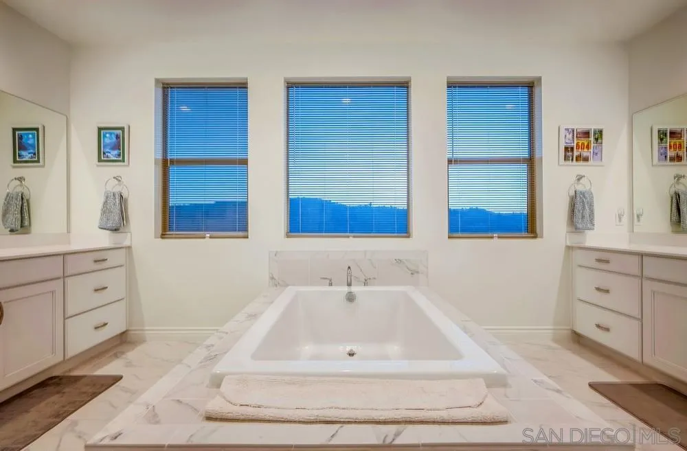 https://cdn.realtyfeed.com/cdn/127/250036627/ee343d06b4329c7b261528db81aedad3.webp