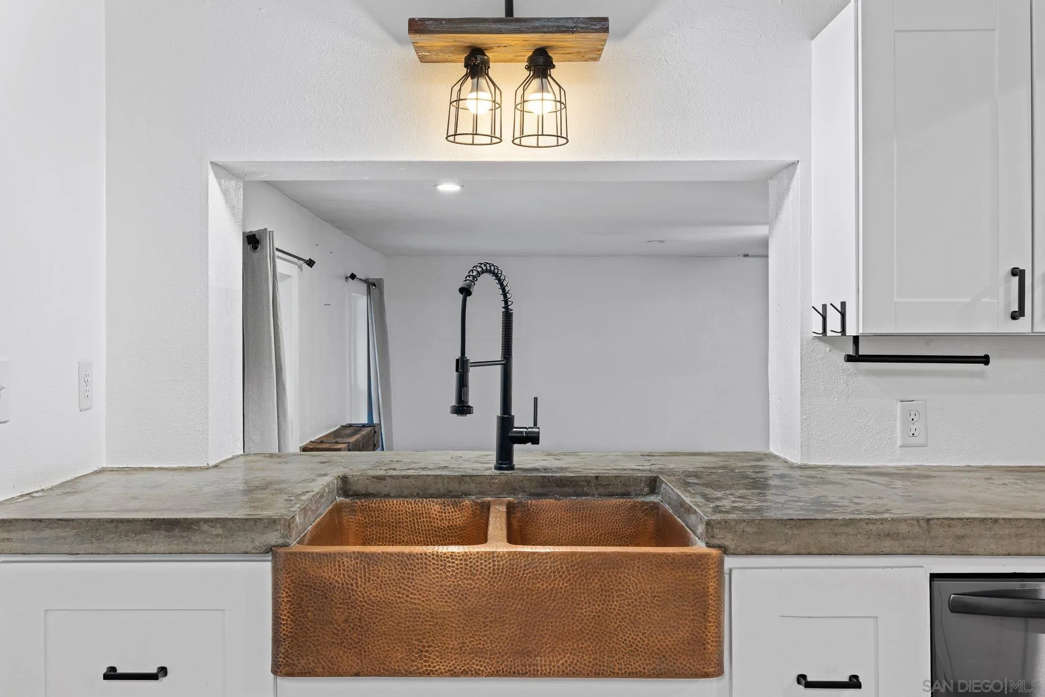 https://cdn.realtyfeed.com/cdn/127/250036631/4539b8d85382c29f6f09ab182136c74a.webp