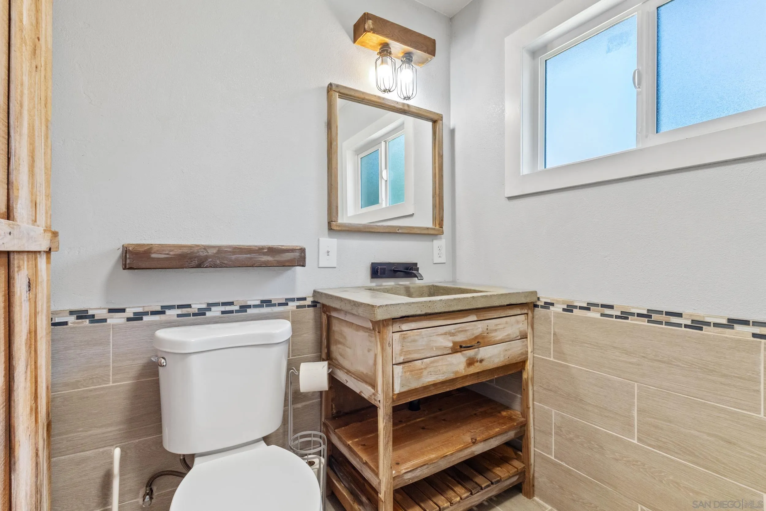 https://cdn.realtyfeed.com/cdn/127/250036631/b1a92b591e75efc36b9d79189df8f509.webp