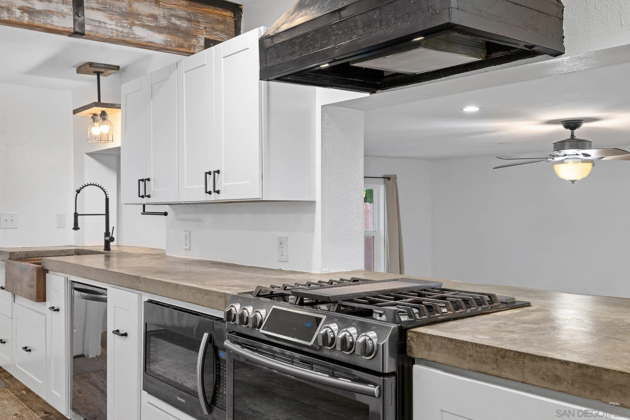 https://cdn.realtyfeed.com/cdn/127/250036631/be2a025d2af6f9a058568ba99bfa6df2.webp