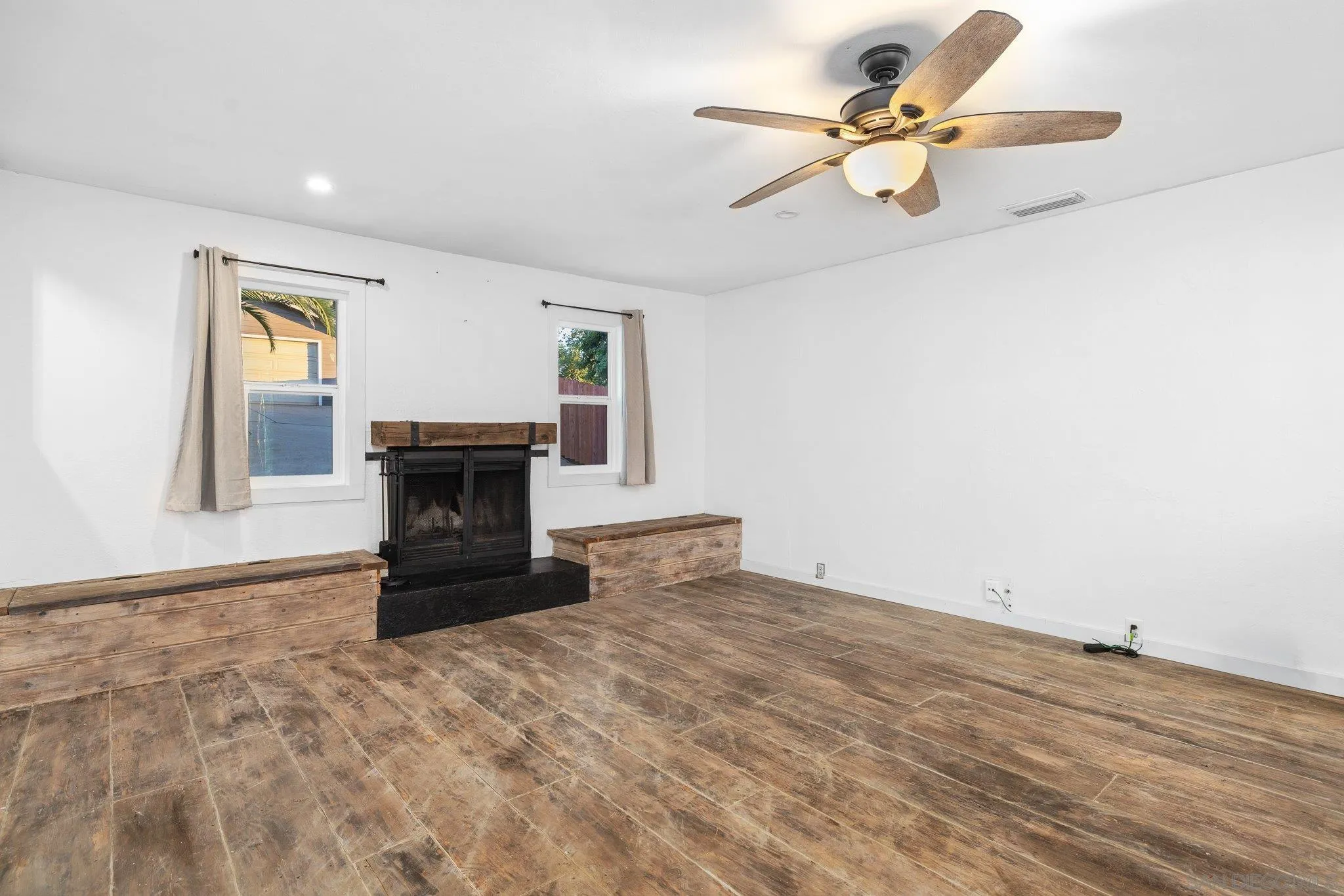 https://cdn.realtyfeed.com/cdn/127/250036631/f1fbac26368531da76f0e991d233e11f.webp