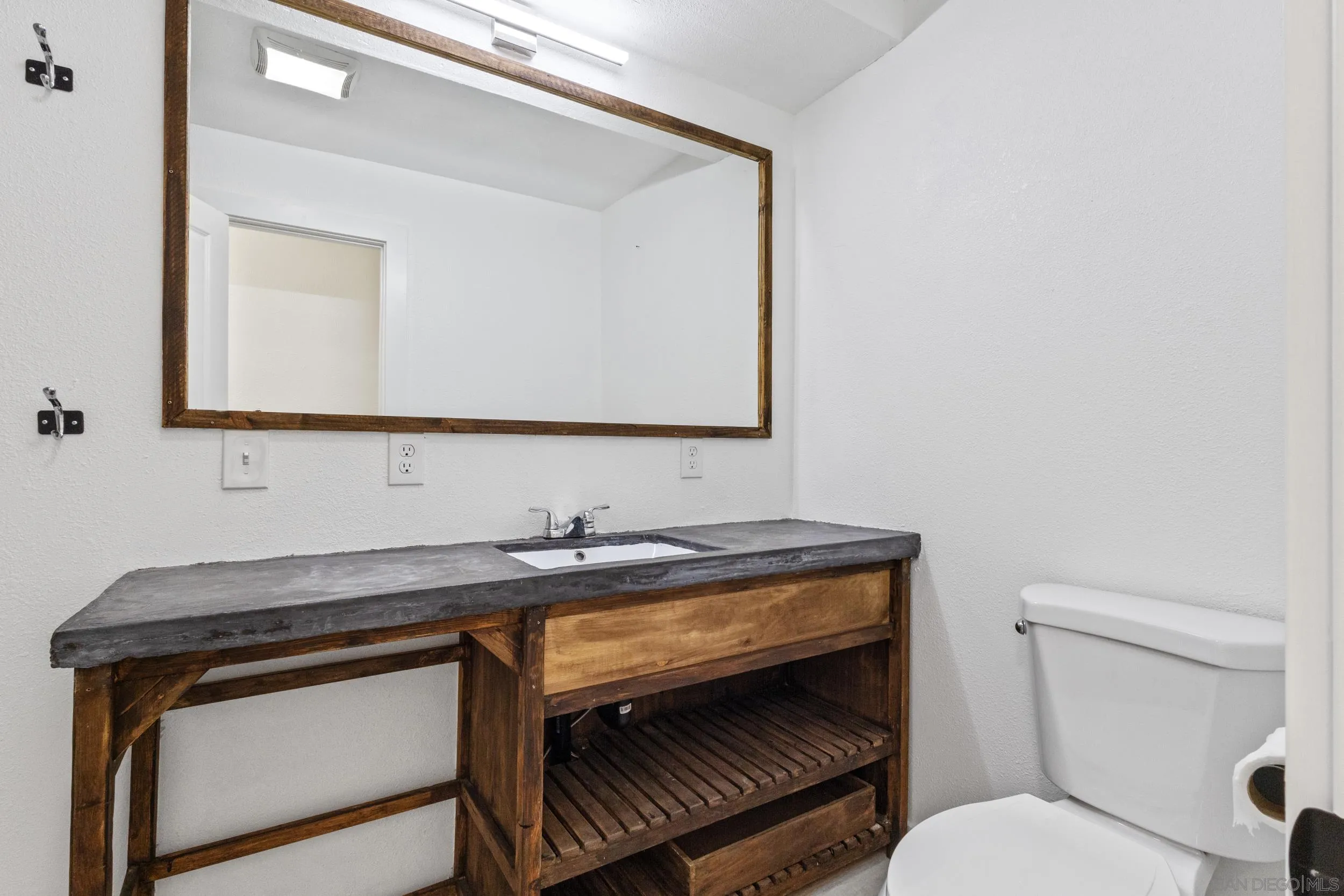 https://cdn.realtyfeed.com/cdn/127/250036631/fde0f90c66dda6b8087da0d9f4d85afd.webp