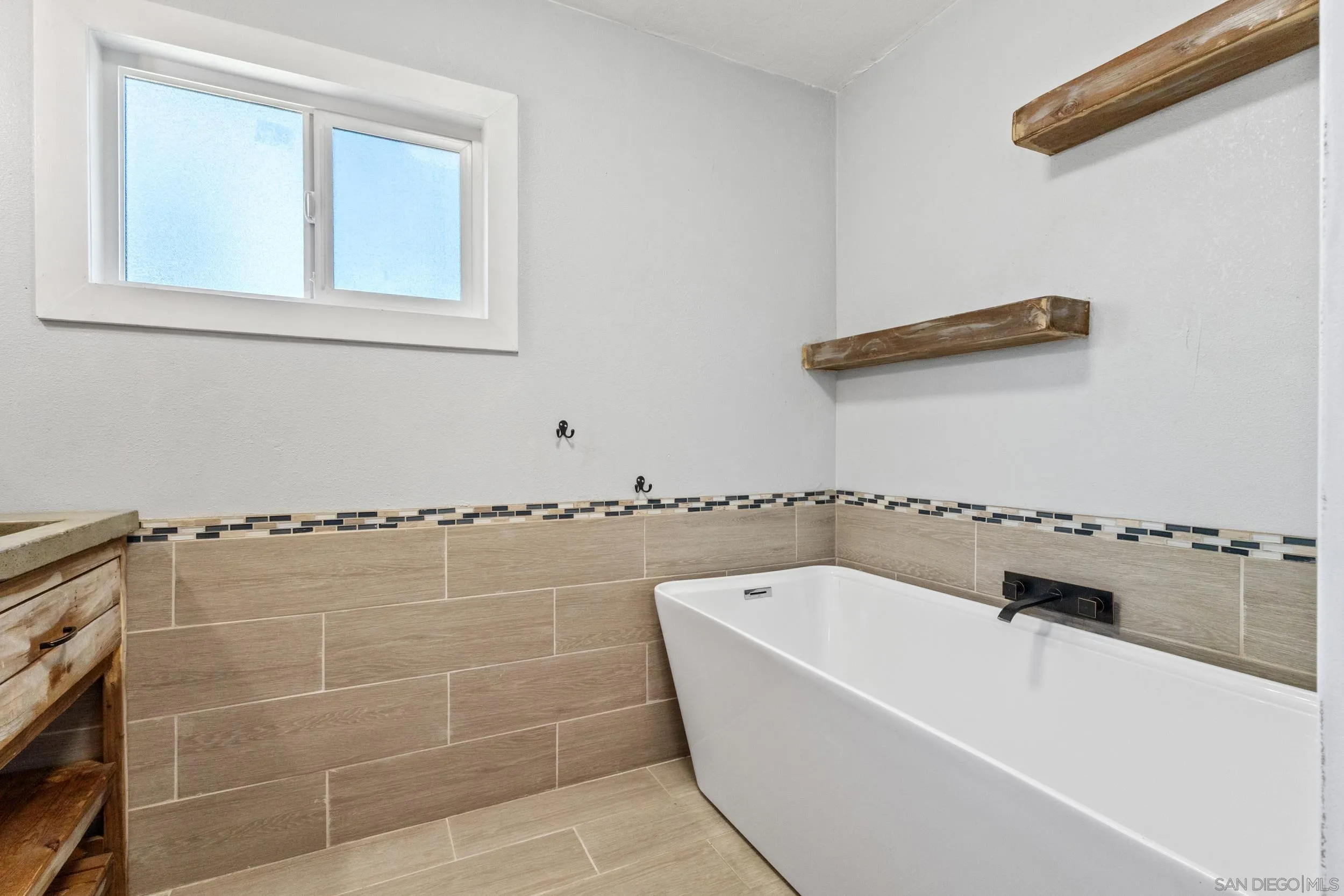 https://cdn.realtyfeed.com/cdn/127/250036631/fe1b533558598e72f294f769dc45685c.webp