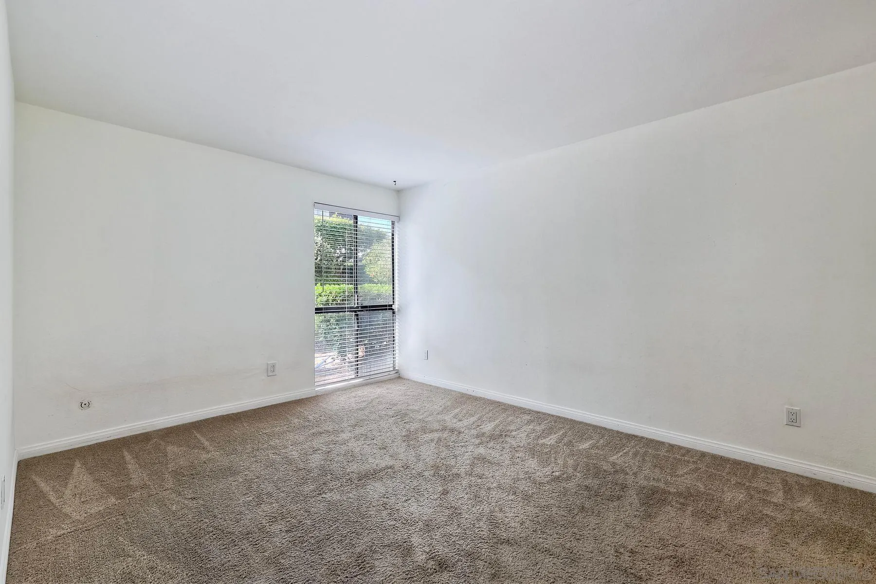 https://cdn.realtyfeed.com/cdn/127/250036633/ae67b56e1f76303ef09e8809c32f65c7.webp