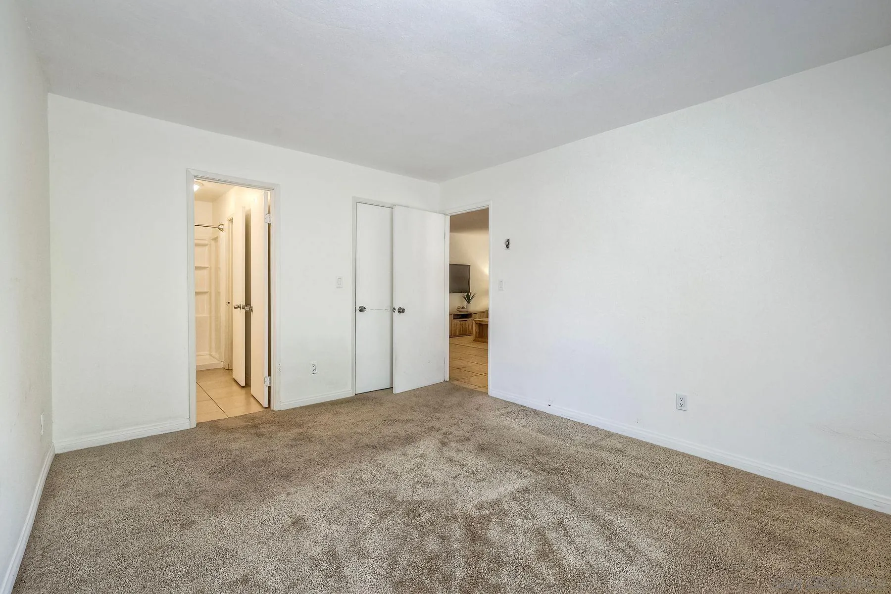 https://cdn.realtyfeed.com/cdn/127/250036633/b50c3eec0c2b720be9e67797e5e31d38.webp
