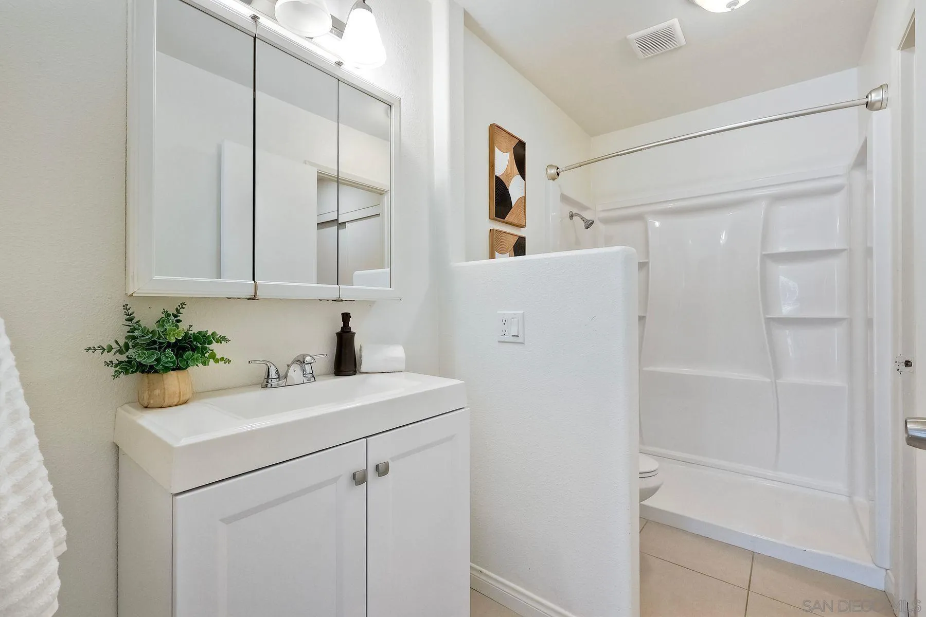 https://cdn.realtyfeed.com/cdn/127/250036633/d7b941365e8ba15f216a0f88c9d71b1b.webp