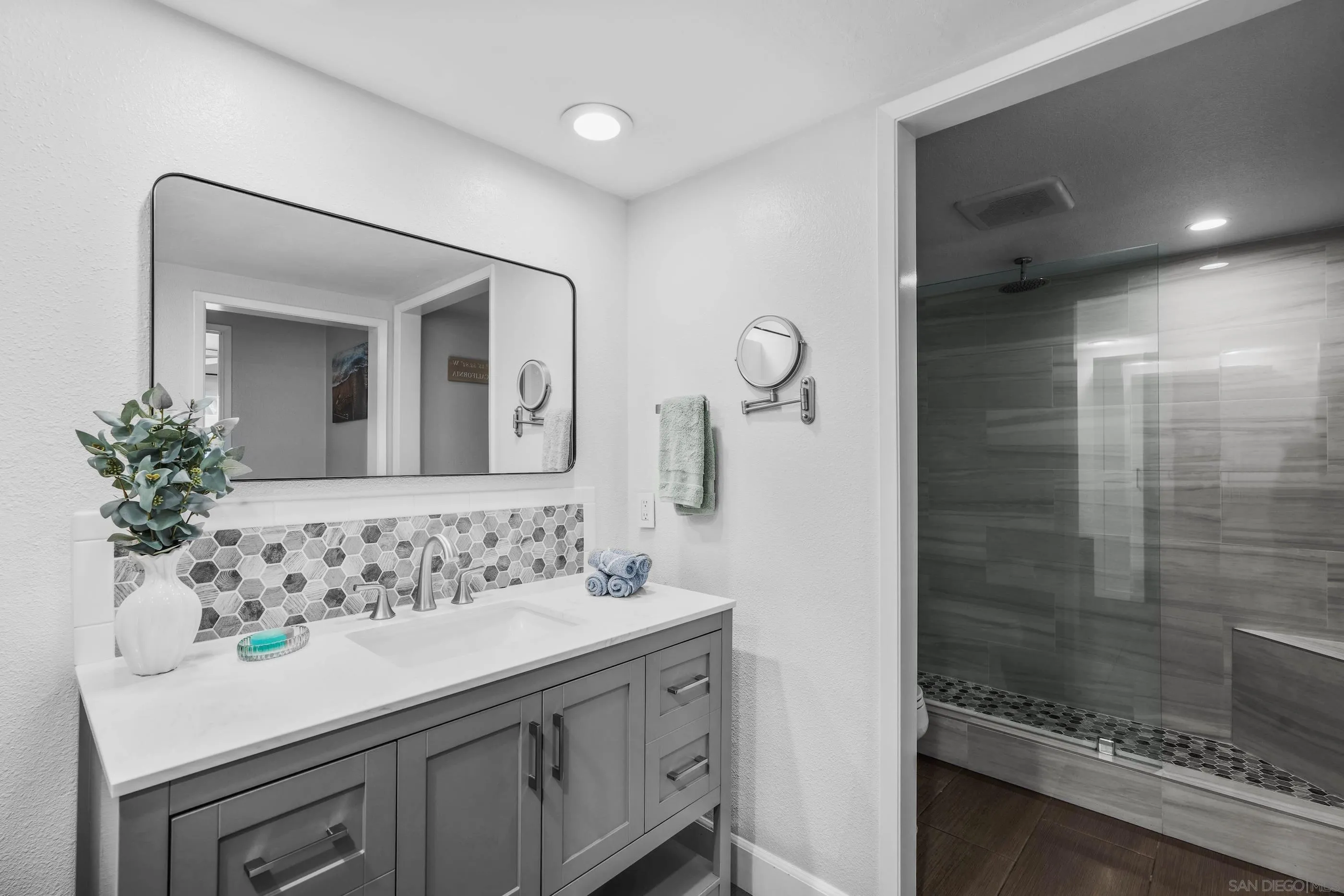 https://cdn.realtyfeed.com/cdn/127/250036634/bc3bf0f859240b6c4195be21a9ad9933.webp