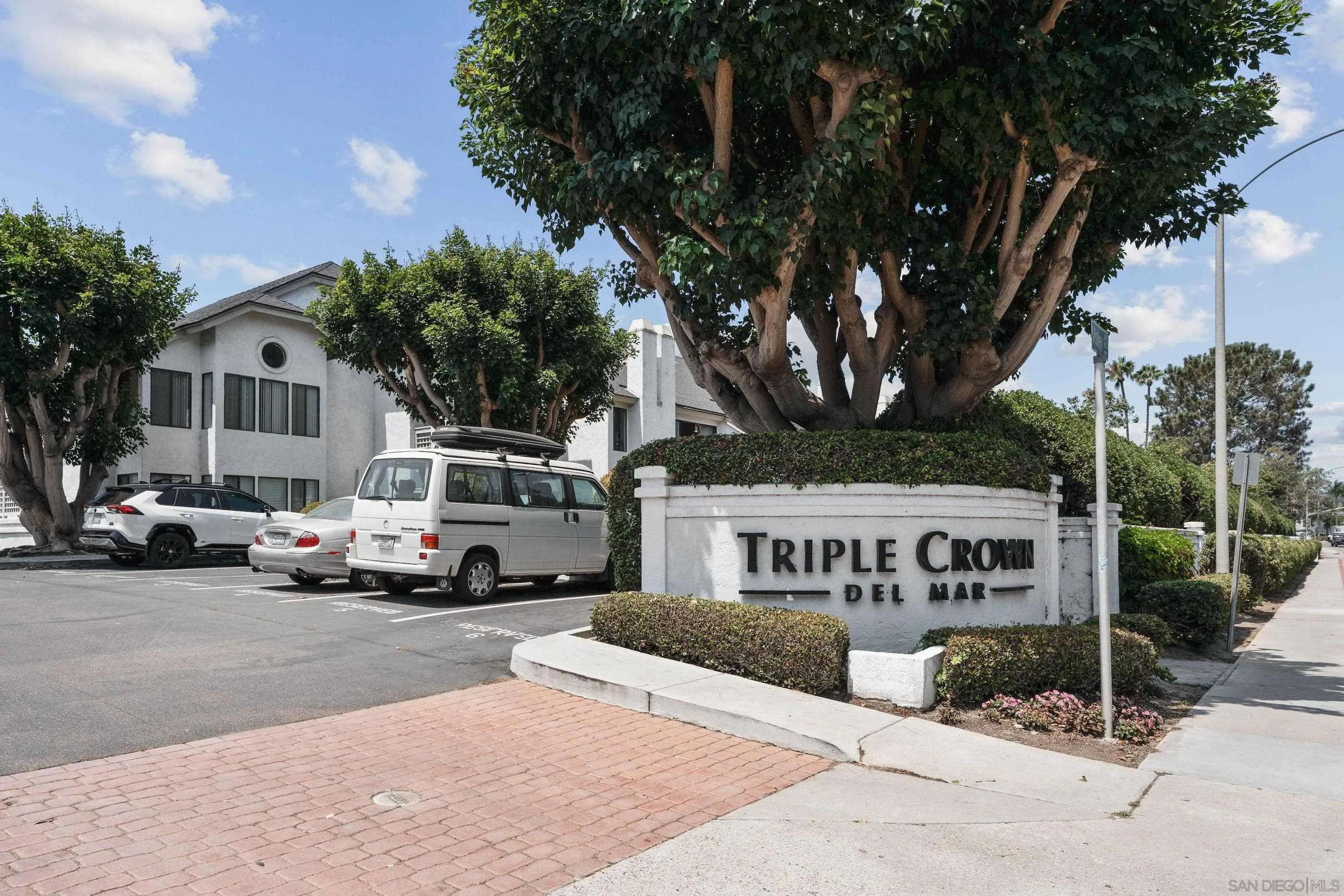 https://cdn.realtyfeed.com/cdn/127/250036634/d9ee60fd5bd9d82b8537be039c65e970.webp