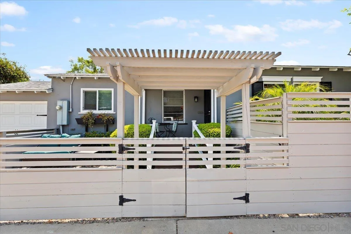 https://cdn.realtyfeed.com/cdn/127/250036635/e2fbbb472d194184de95a2c890f525ac.webp