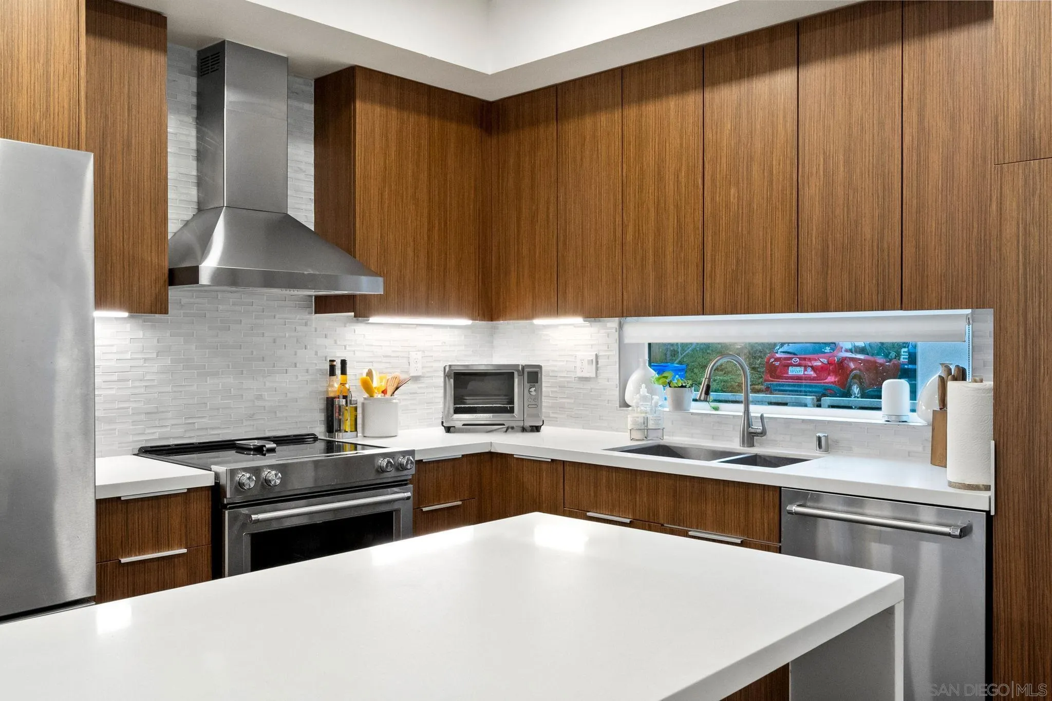 https://cdn.realtyfeed.com/cdn/127/250036638/6930239b253f5965f7c9b44cf199796d.webp