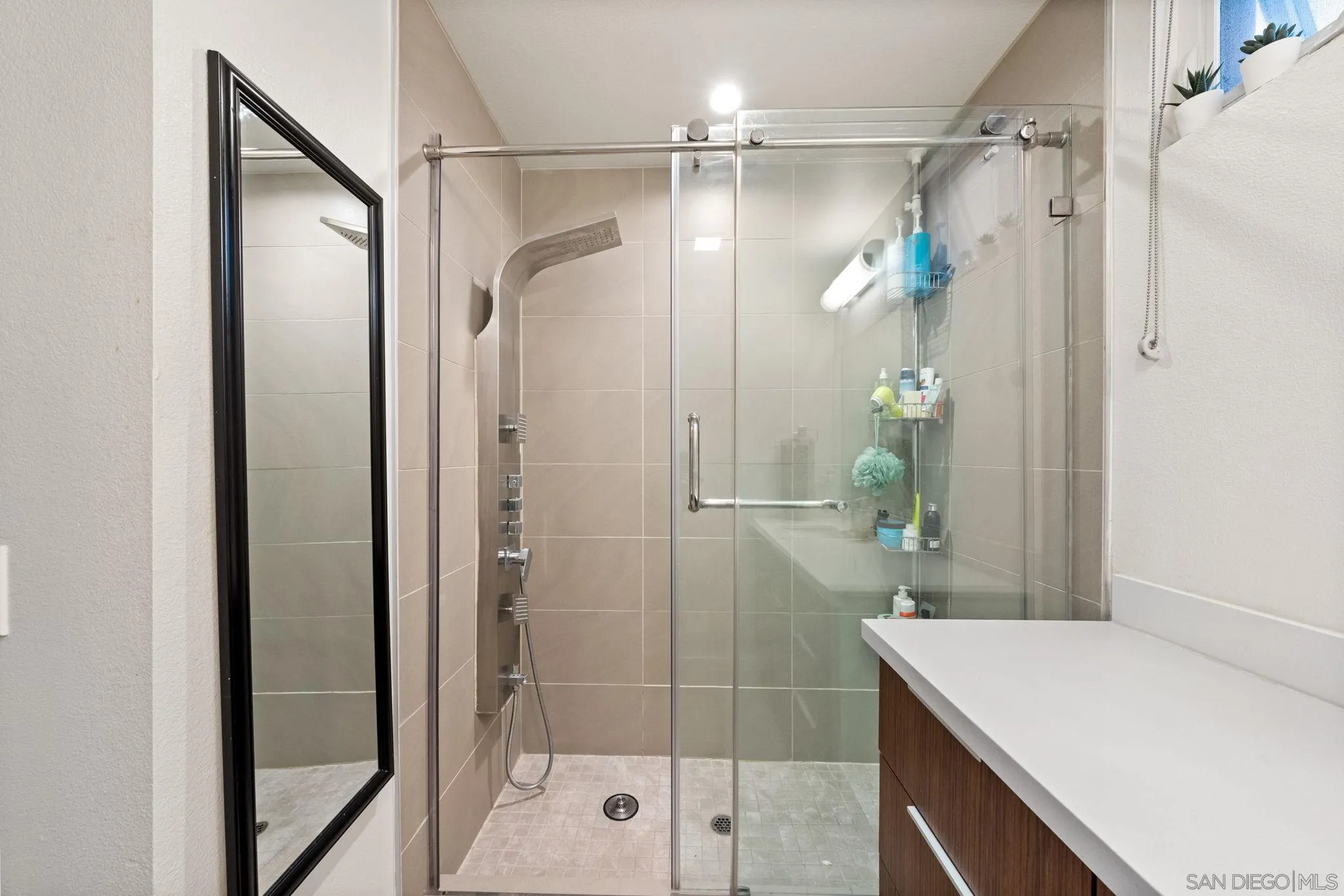 https://cdn.realtyfeed.com/cdn/127/250036638/72a1a52dc86c7fa64074eef8b7f5da0a.webp