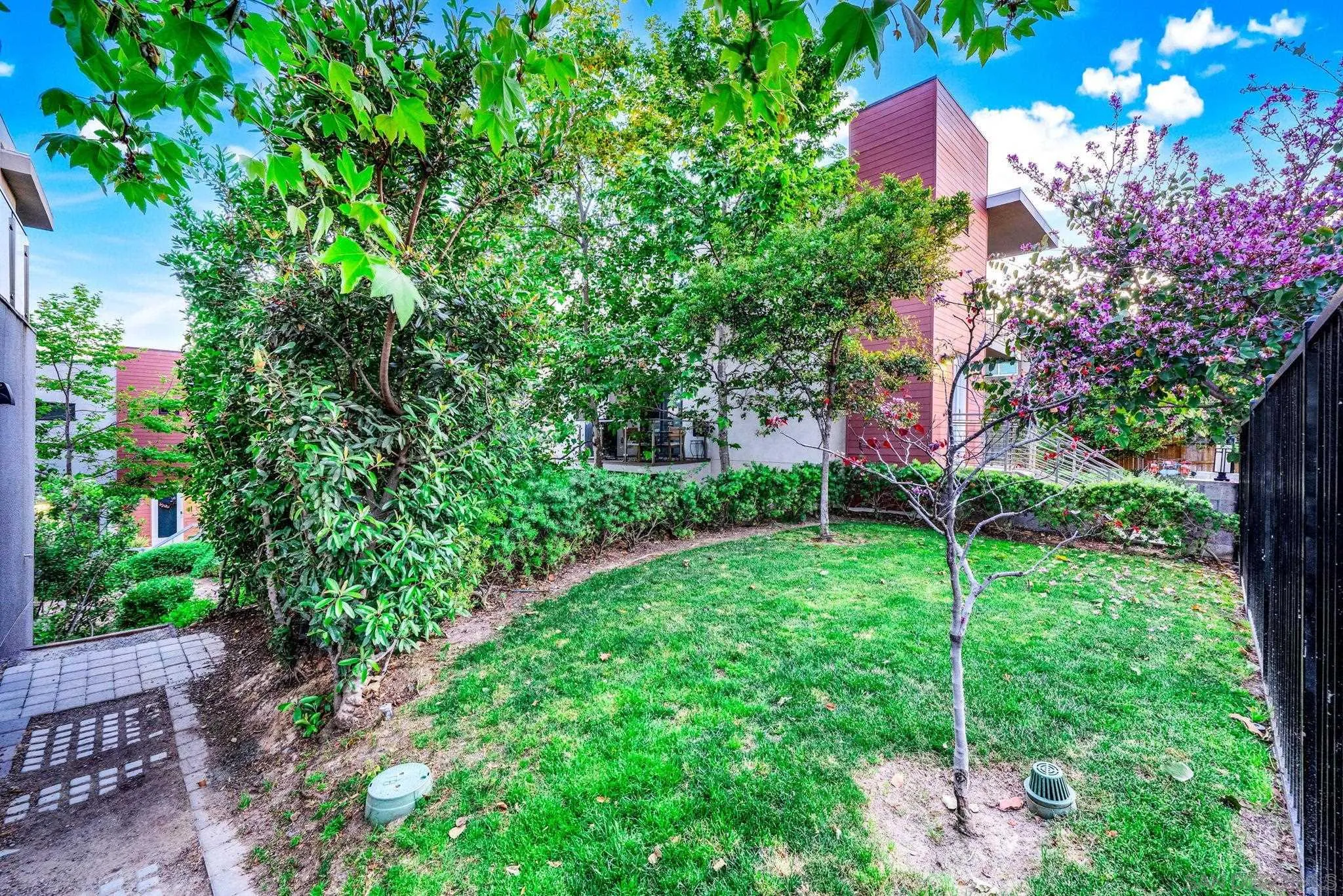 https://cdn.realtyfeed.com/cdn/127/250036638/81c15d3acc752984bf4fe46e1d58c962.webp