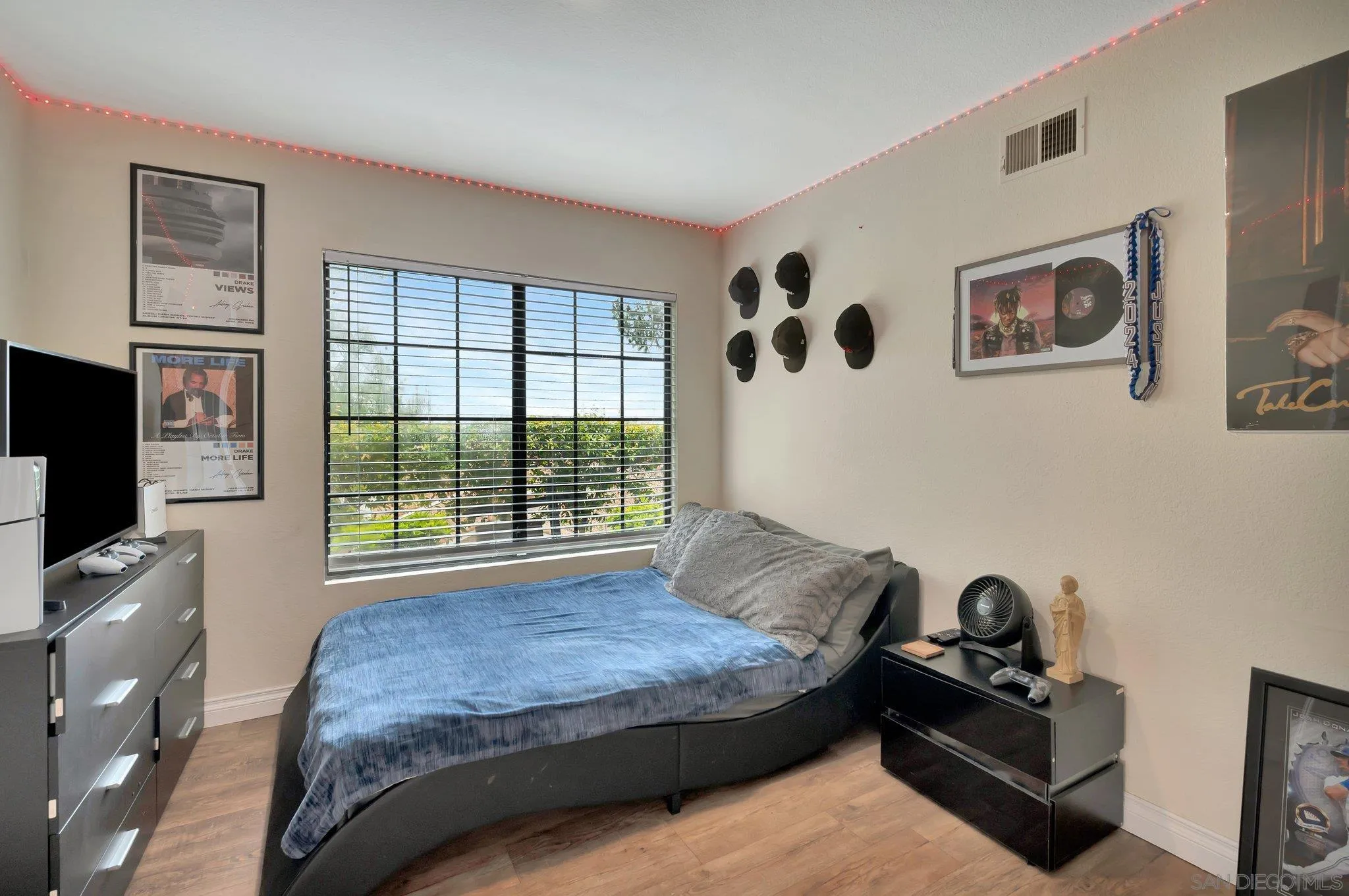 https://cdn.realtyfeed.com/cdn/127/250036640/05074795b1f8051ad9ef0ffc0ad0bbeb.webp